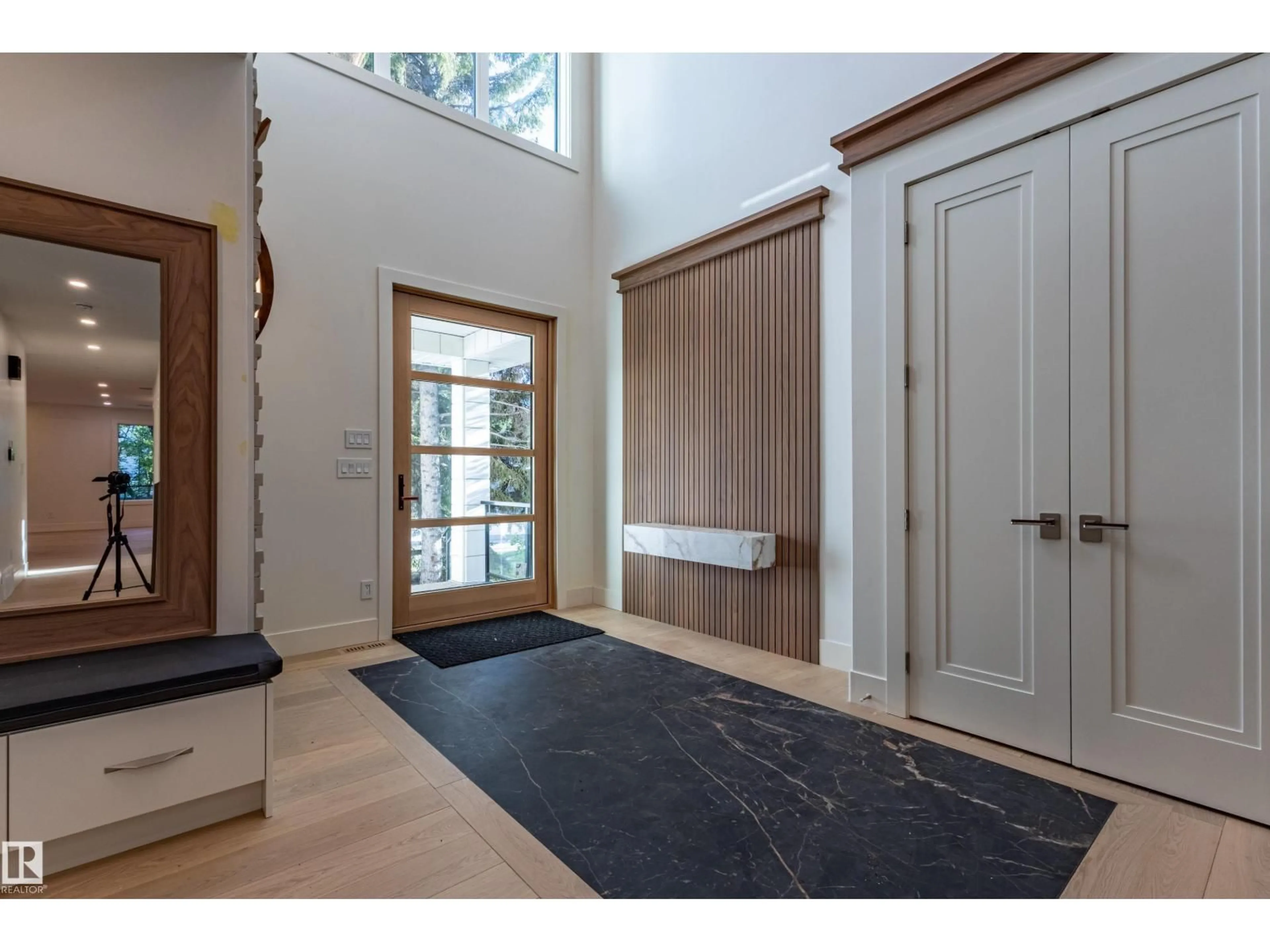 Indoor entryway for 12306 39 AV, Edmonton Alberta T6J0N2
