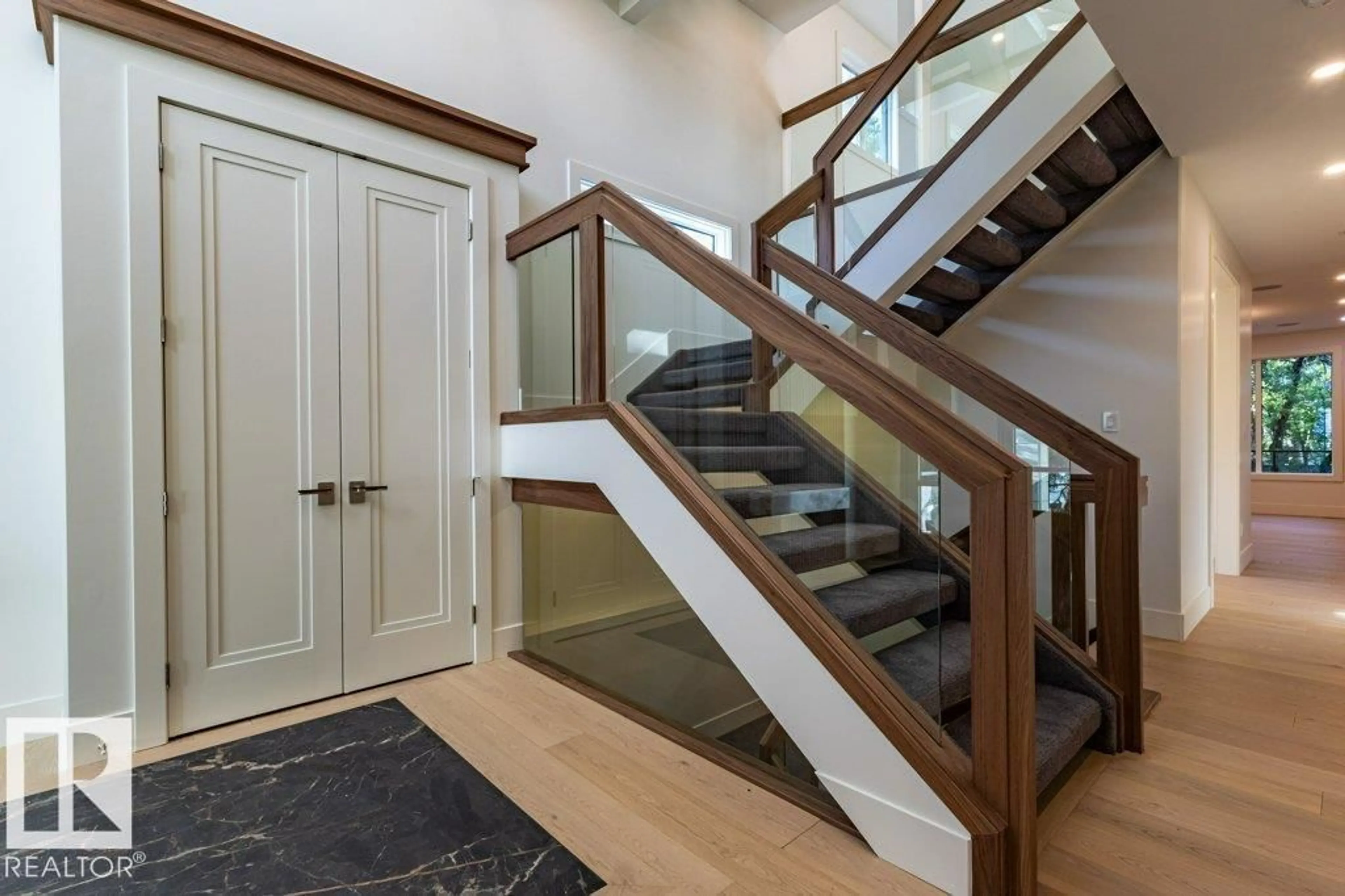 Stairs for 12306 39 AV, Edmonton Alberta T6J0N2