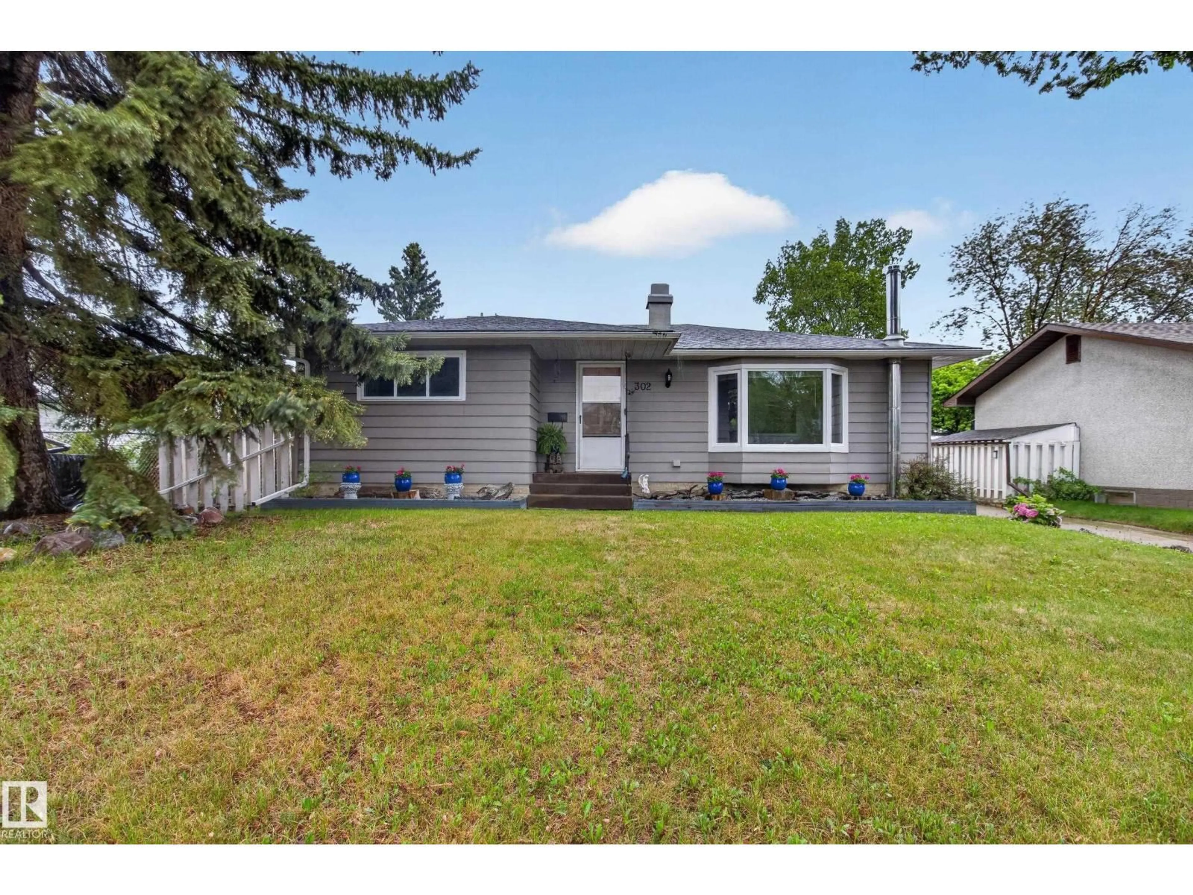 Home with vinyl exterior material, street for 302 FIR ST, Sherwood Park Alberta T8A2B3