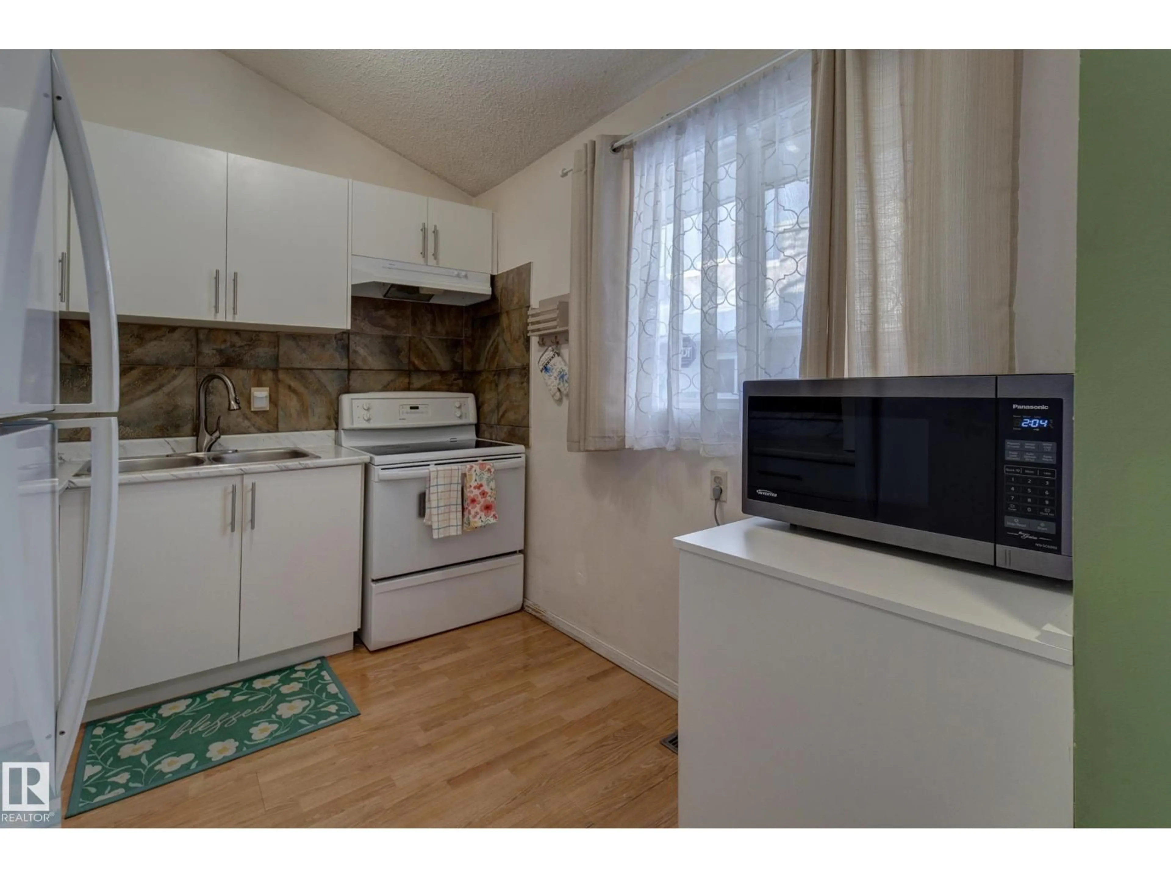 Standard kitchen, wood/laminate floor for 5626 19A AV, Edmonton Alberta T6L2B9