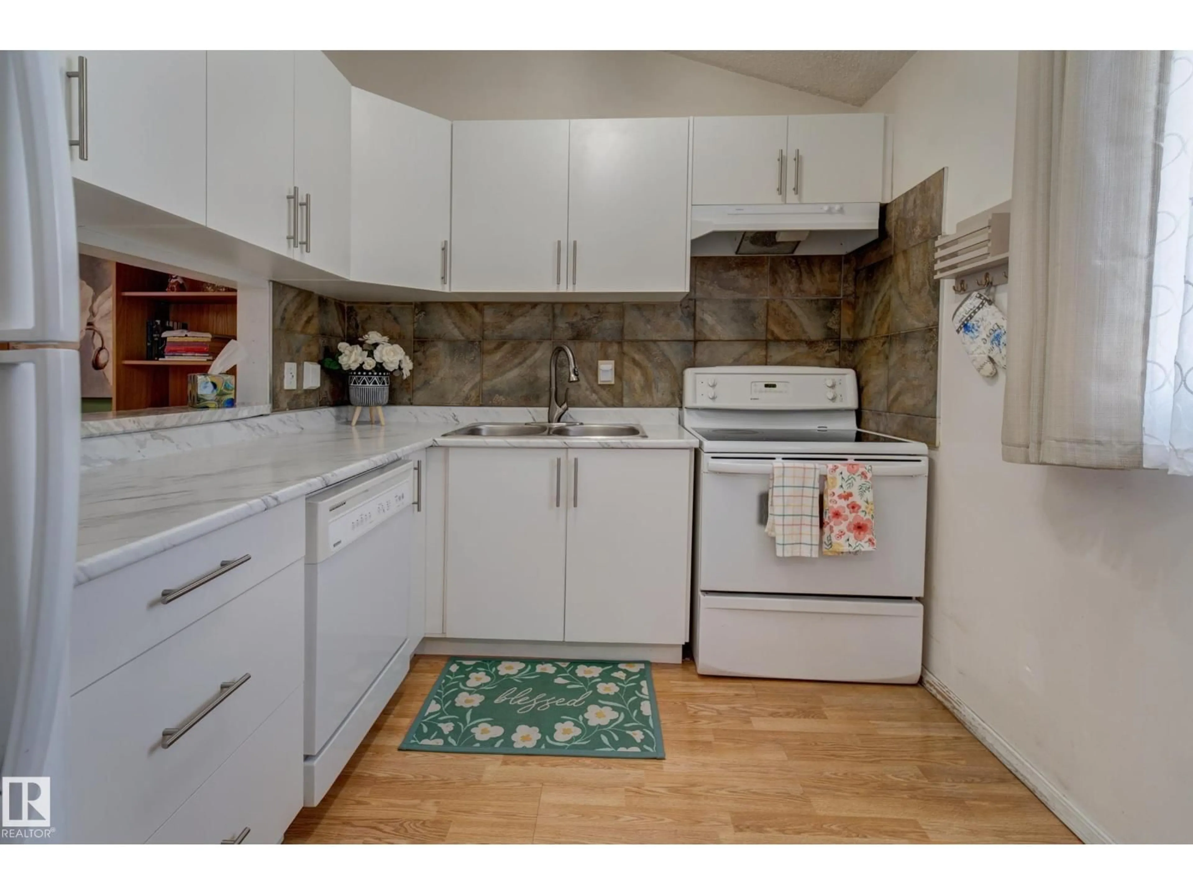 Standard kitchen, unknown for 5626 19A AV, Edmonton Alberta T6L2B9
