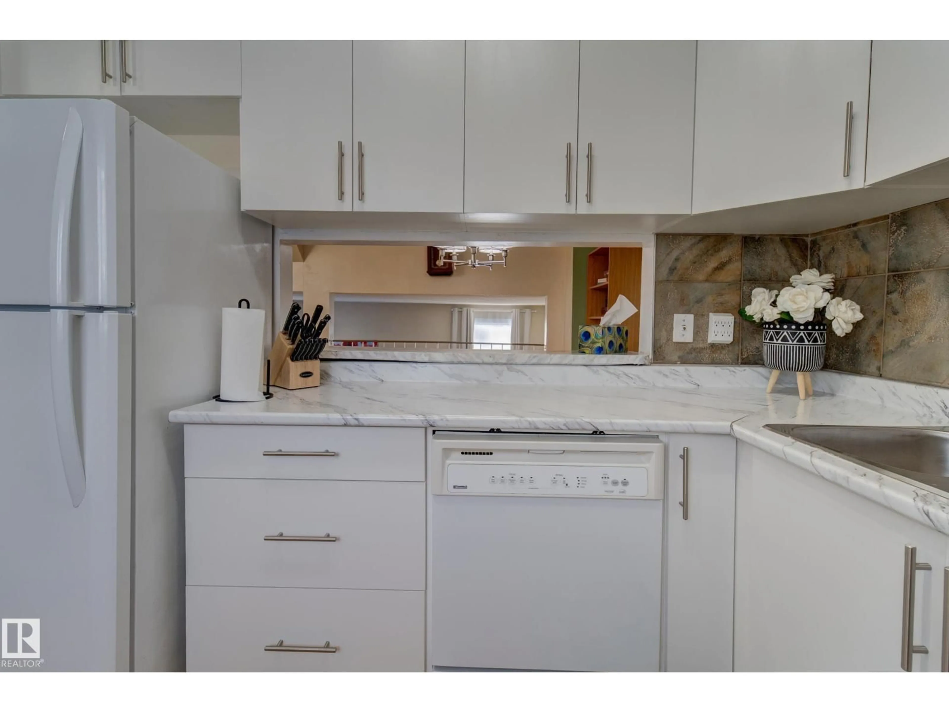 Standard kitchen, unknown for 5626 19A AV, Edmonton Alberta T6L2B9
