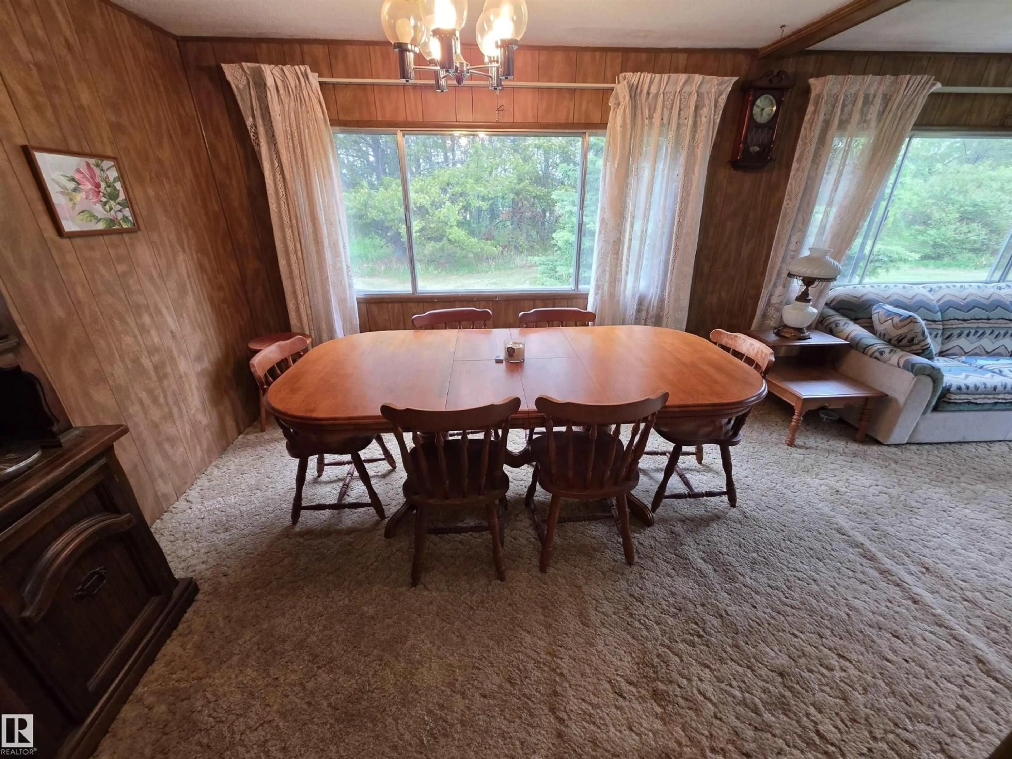 Dining room, wood/laminate floor for 53024A RR 84, Rural Yellowhead Alberta T0E2M0