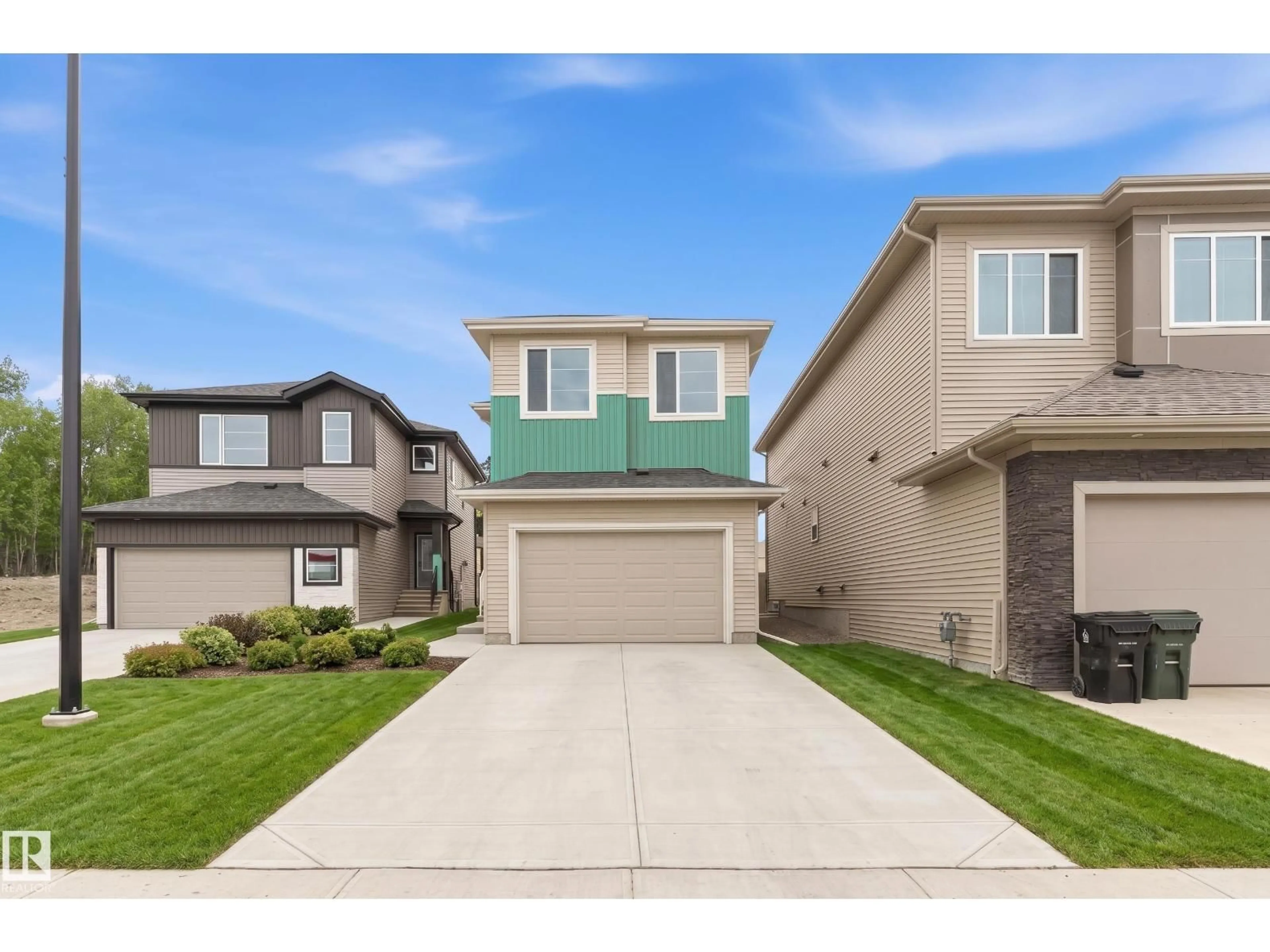 Home with vinyl exterior material, street for 18 MEADOWGROVE LANDING, Spruce Grove Alberta T7X0W2