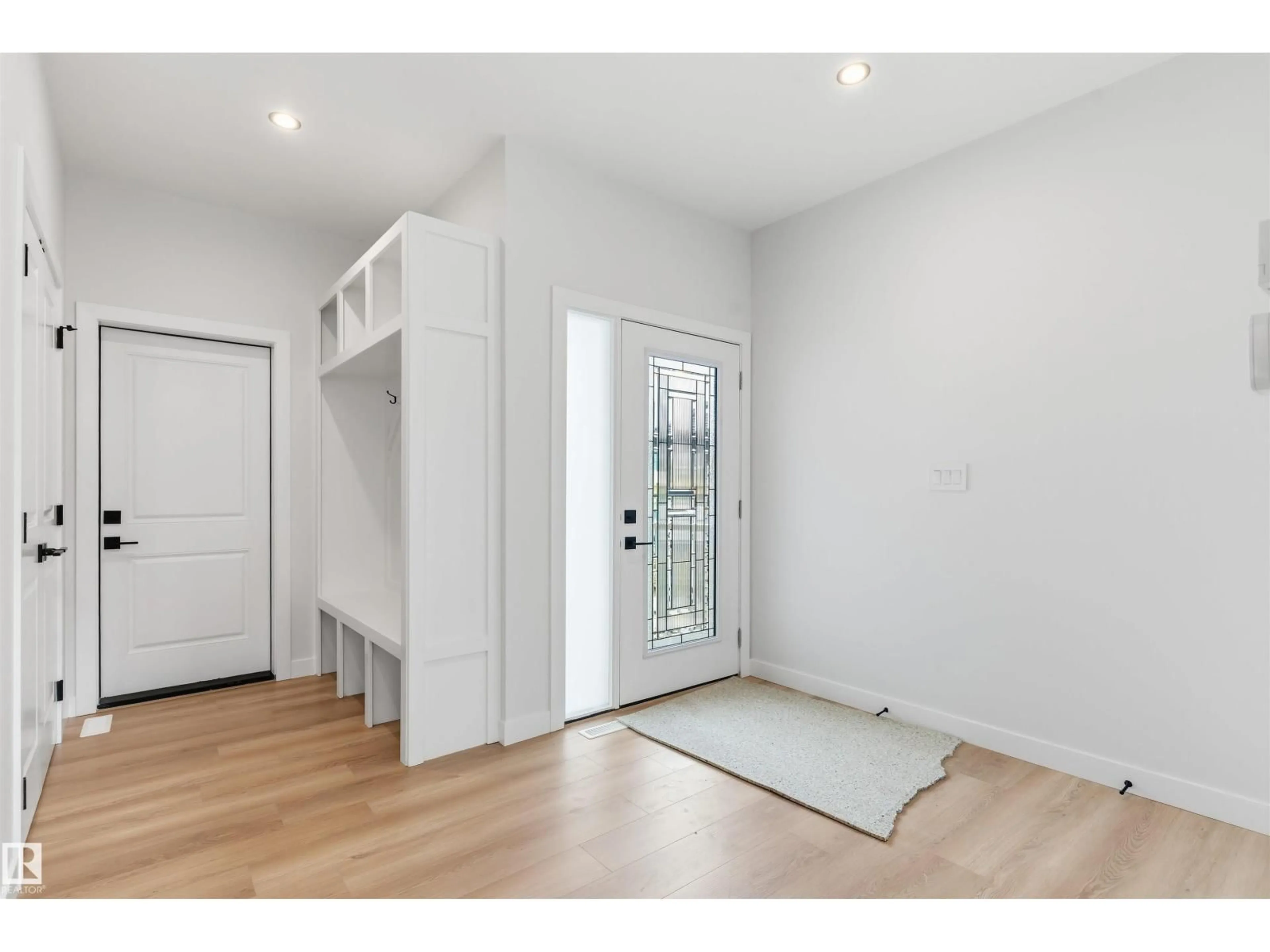 Indoor entryway for 18 MEADOWGROVE LANDING, Spruce Grove Alberta T7X0W2