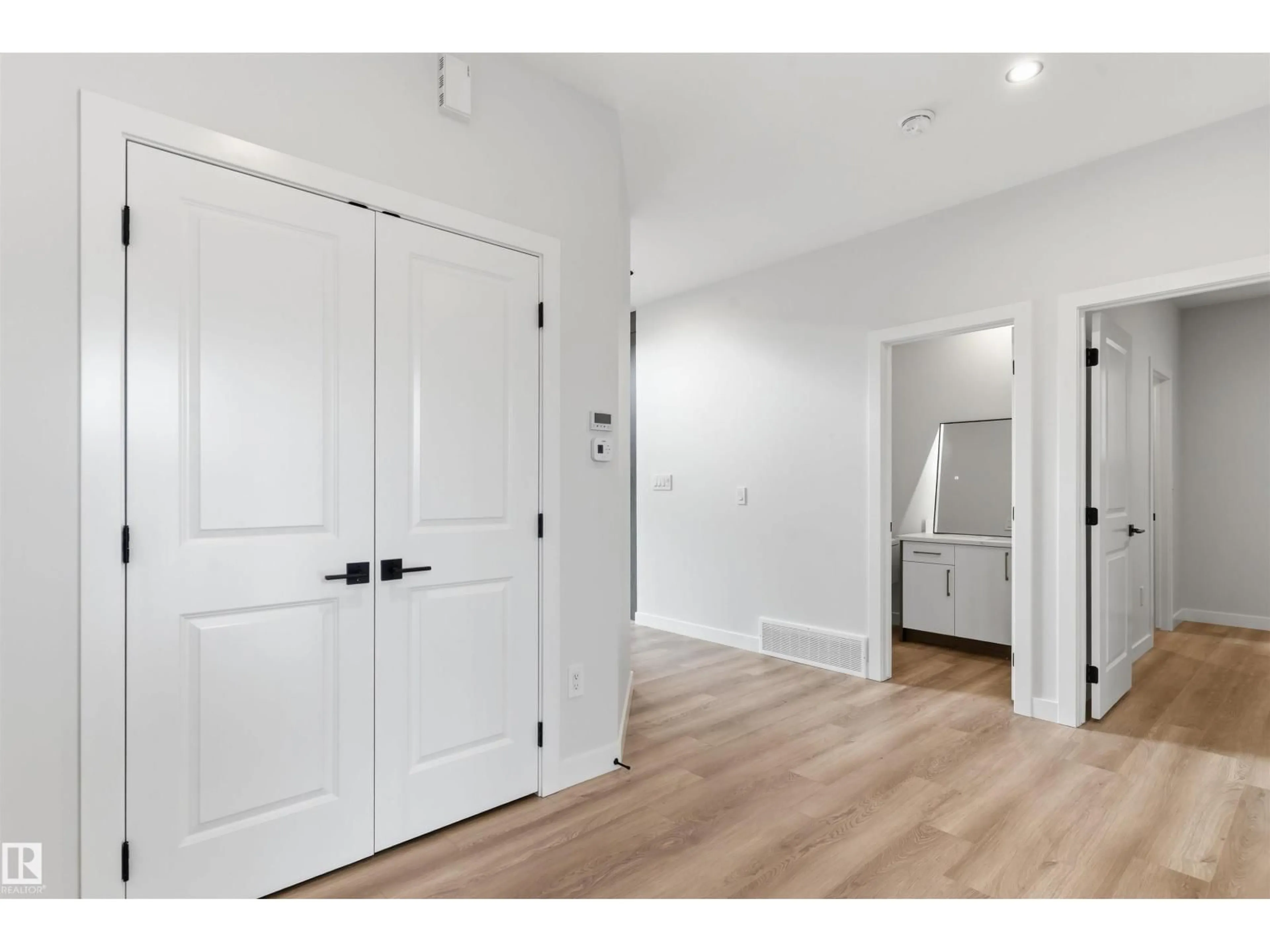 Indoor entryway for 18 MEADOWGROVE LANDING, Spruce Grove Alberta T7X0W2