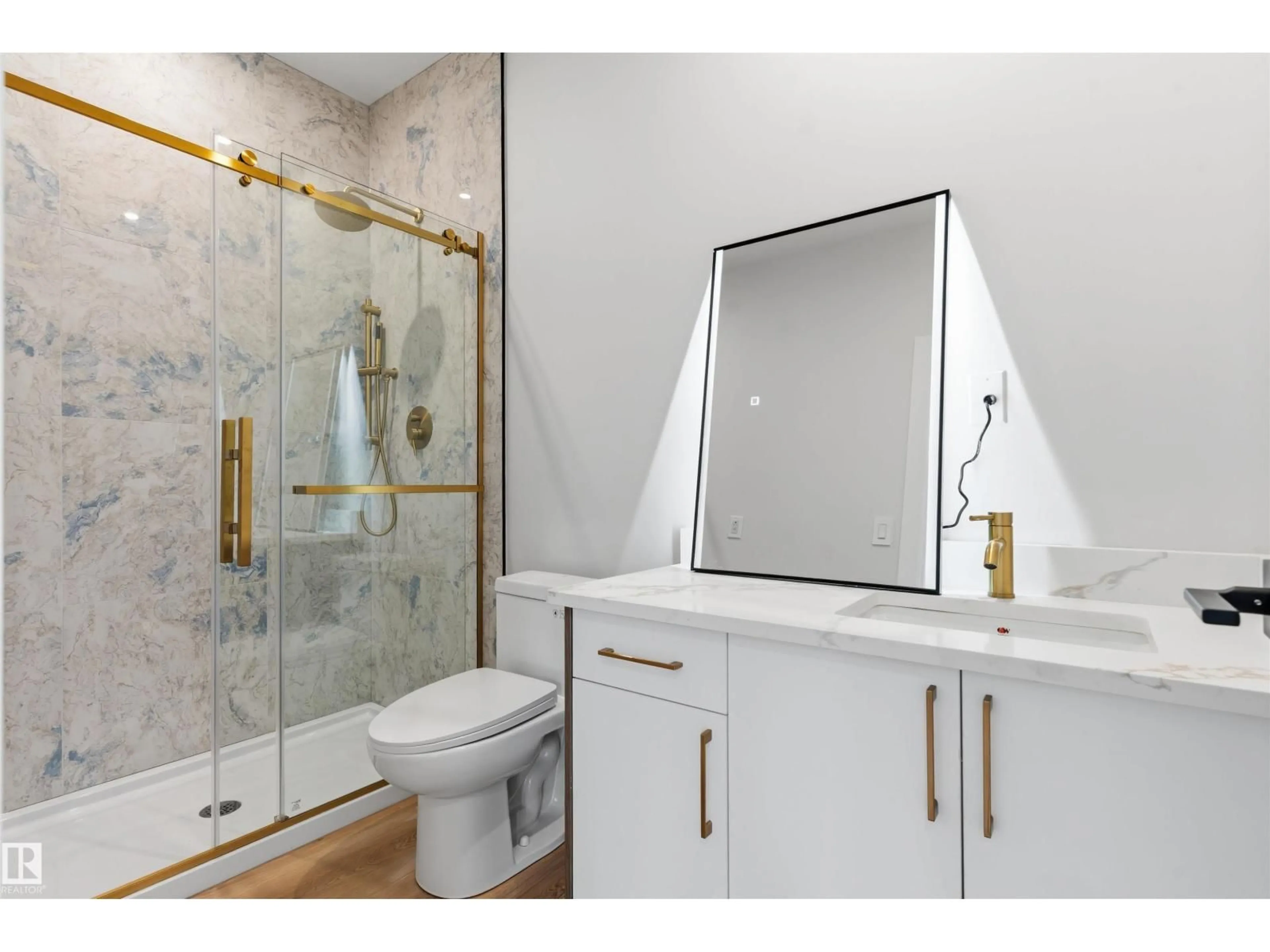 Contemporary bathroom, ceramic/tile floor for 18 MEADOWGROVE LANDING, Spruce Grove Alberta T7X0W2