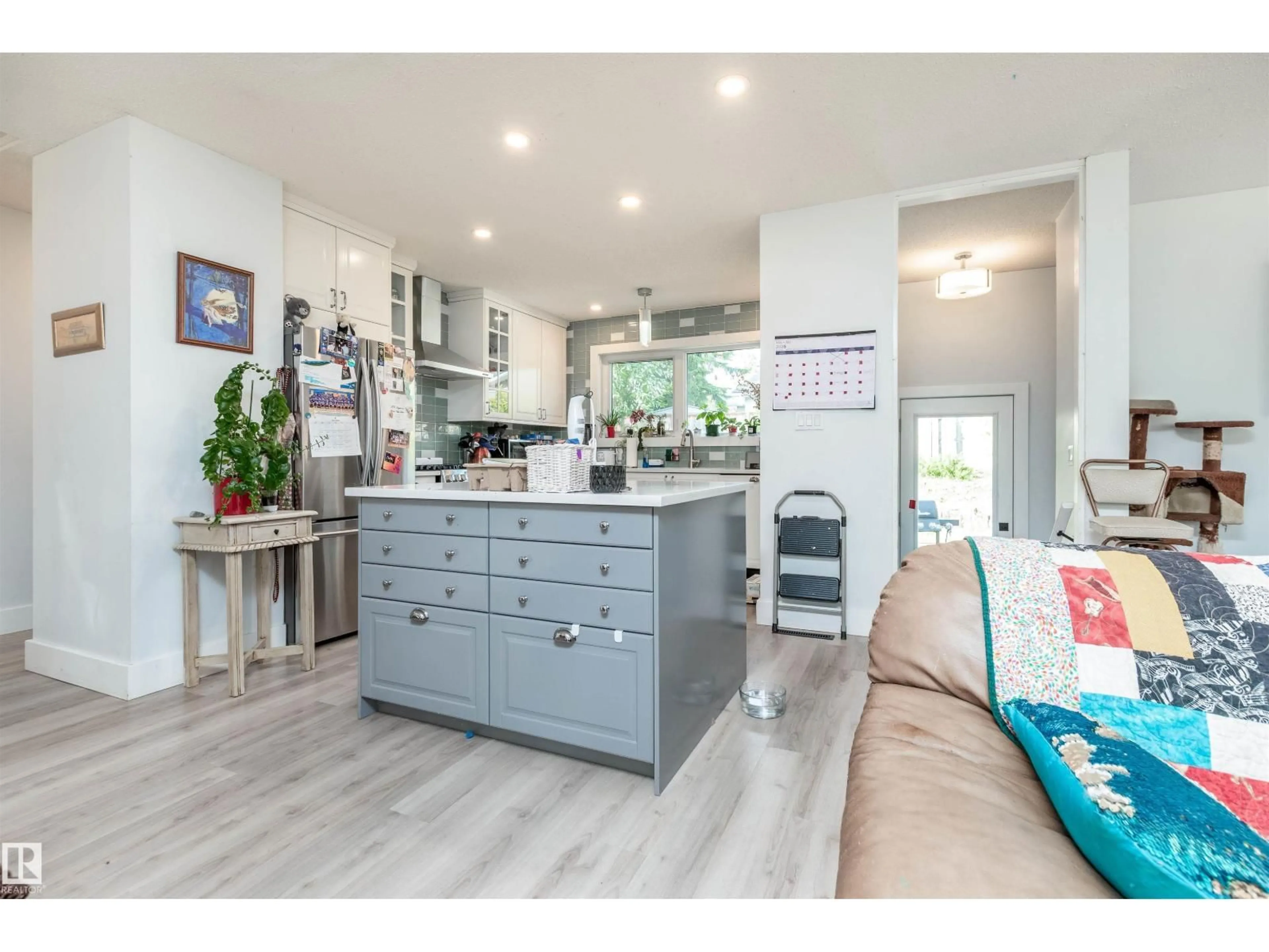 Open concept kitchen, unknown for 88 CIRCLEWOOD DR, Sherwood Park Alberta T8A0K7