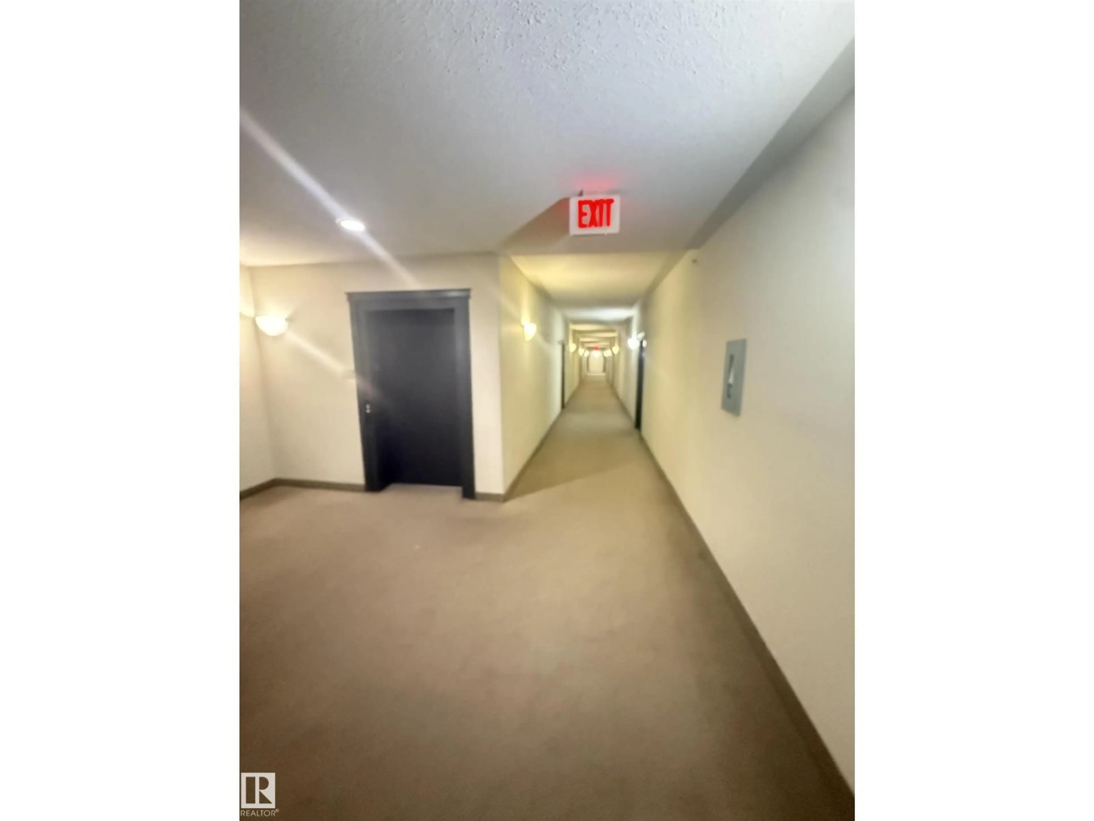 A pic of a room for 5319 SOUTH TERWILLEGAR DR, Edmonton Alberta T6R0M1
