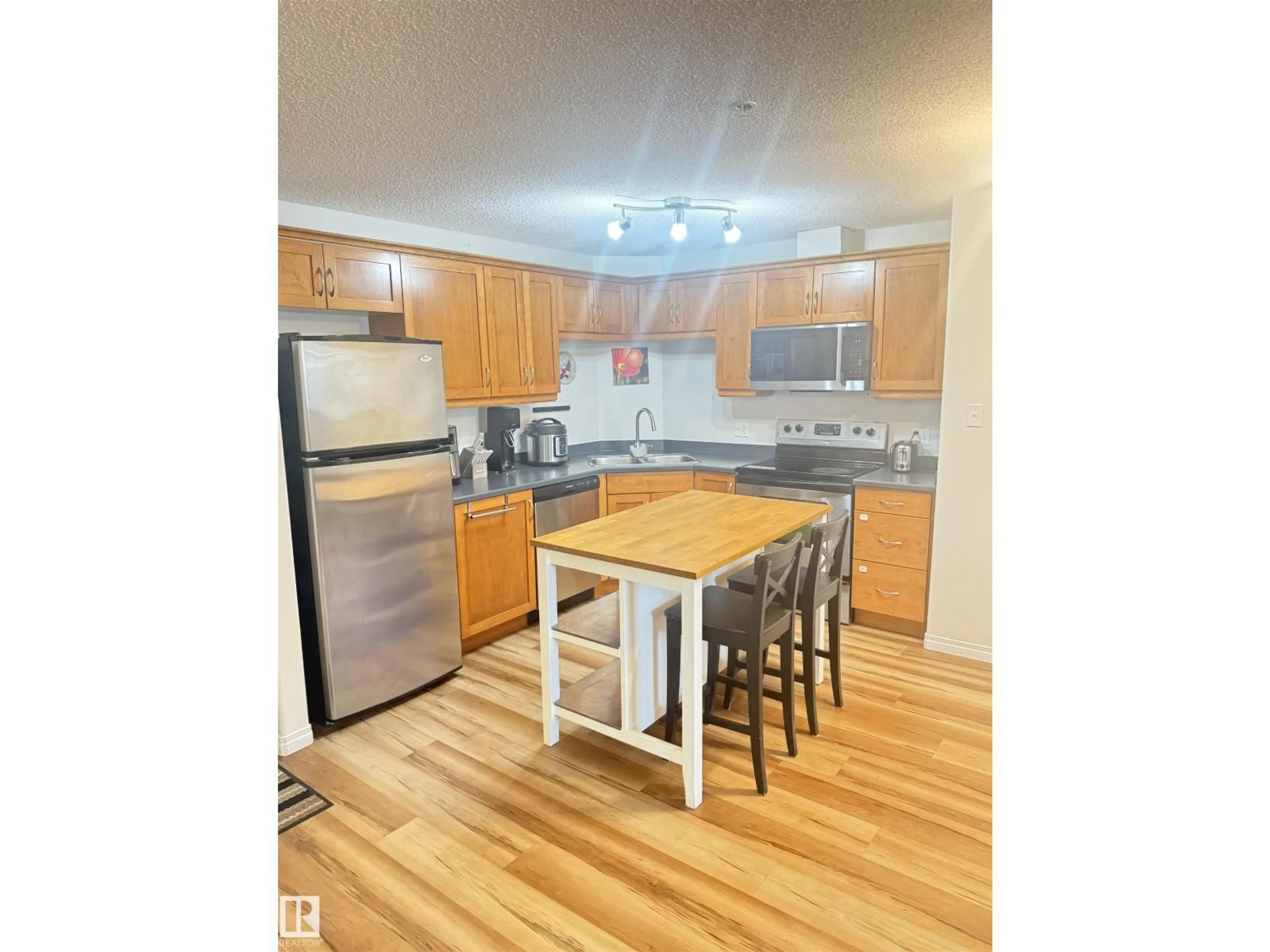 Standard kitchen, wood/laminate floor for 5319 SOUTH TERWILLEGAR DR, Edmonton Alberta T6R0M1
