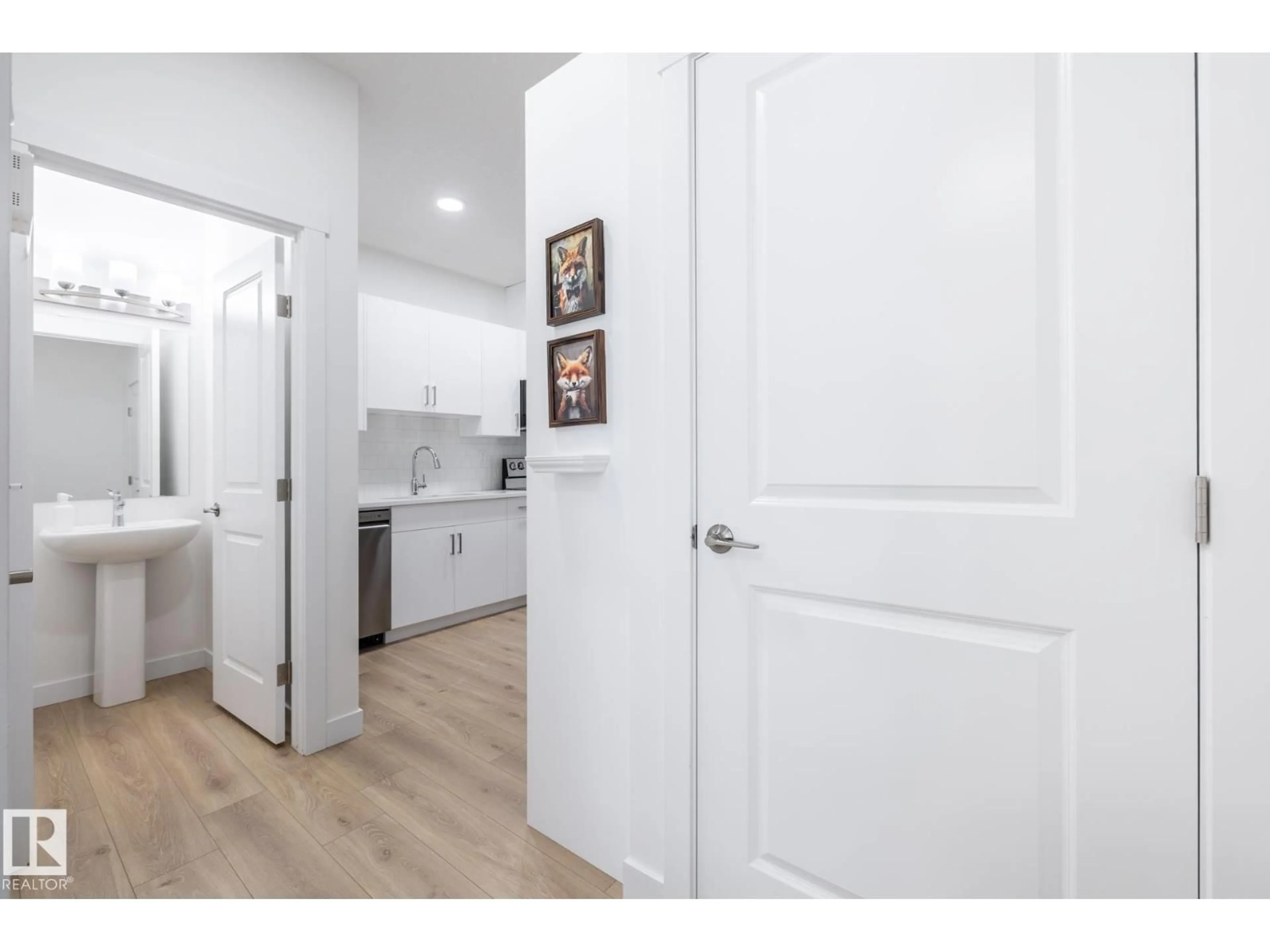 Indoor entryway for #36 - 2735 ALCES WY, Edmonton Alberta T6X3M7