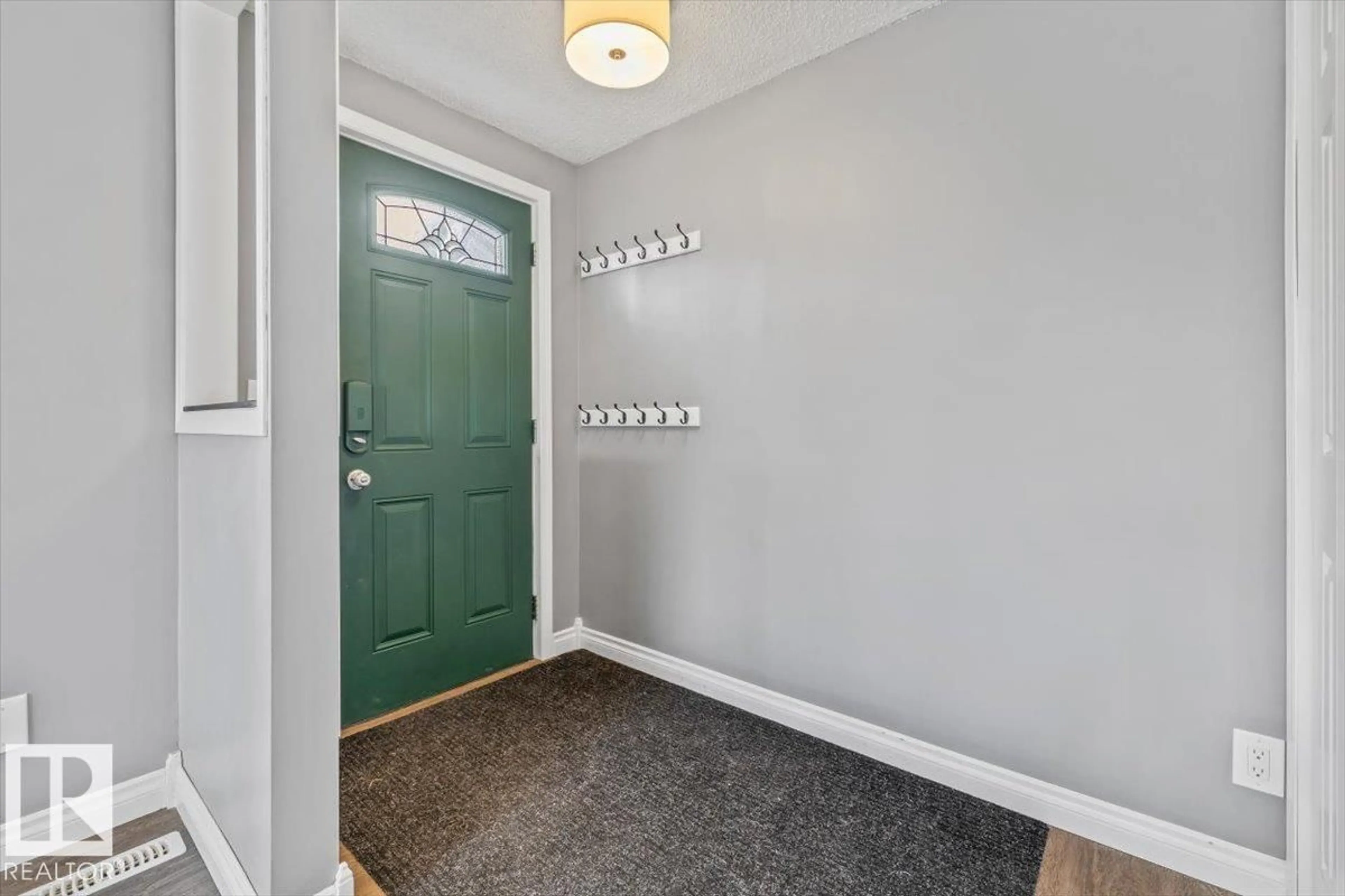 Indoor entryway for 11910 95 ST, Edmonton Alberta T5G1R5