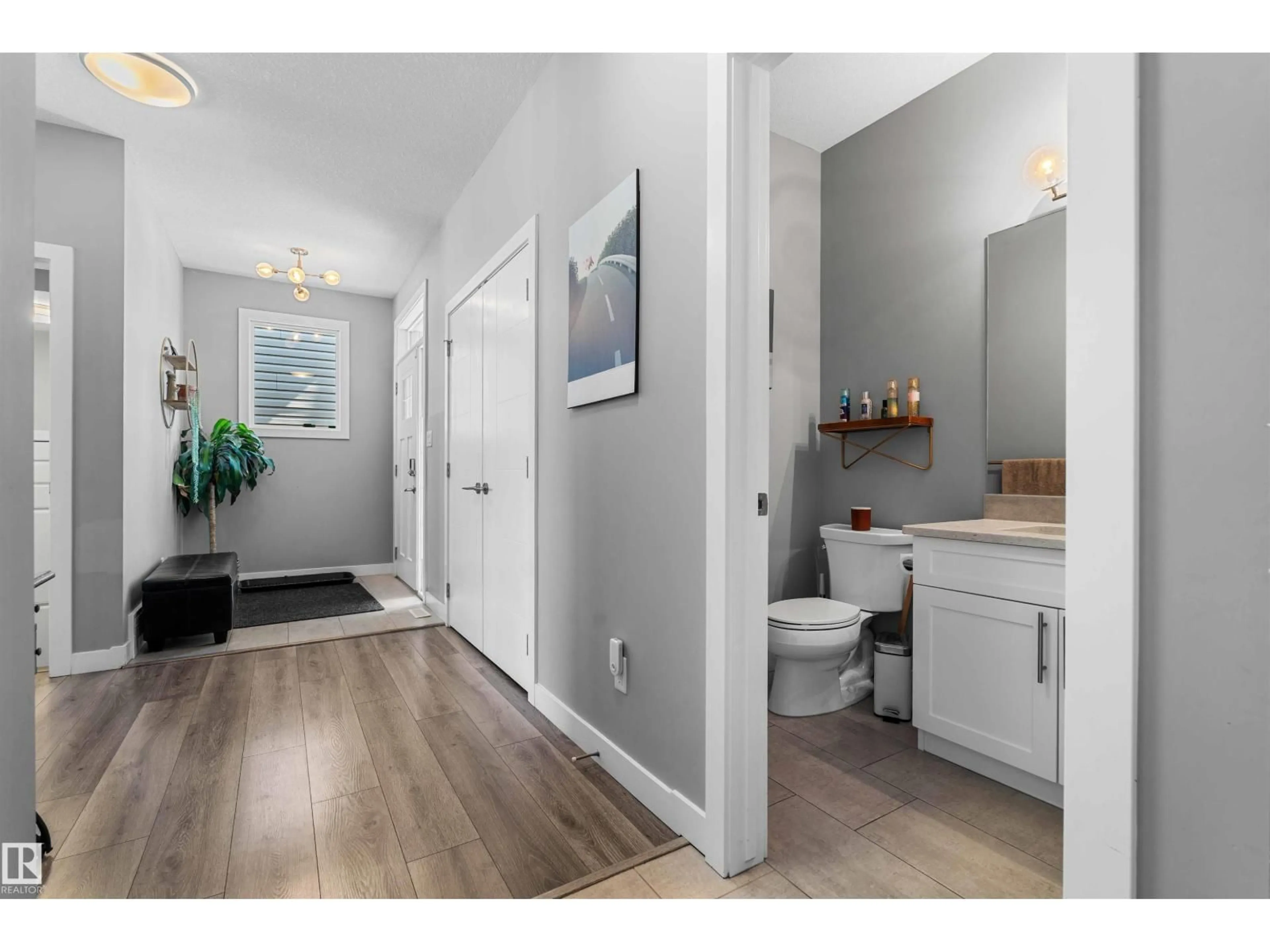 Indoor entryway for 524 MCDONOUGH WY, Edmonton Alberta T5Y0P3