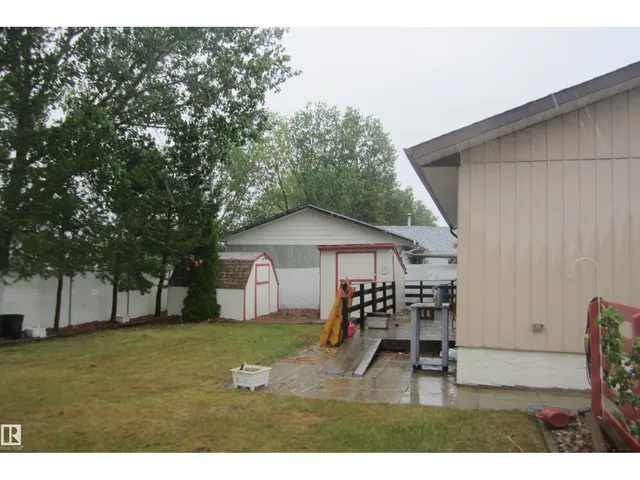 3814 37 AV, Leduc 3
