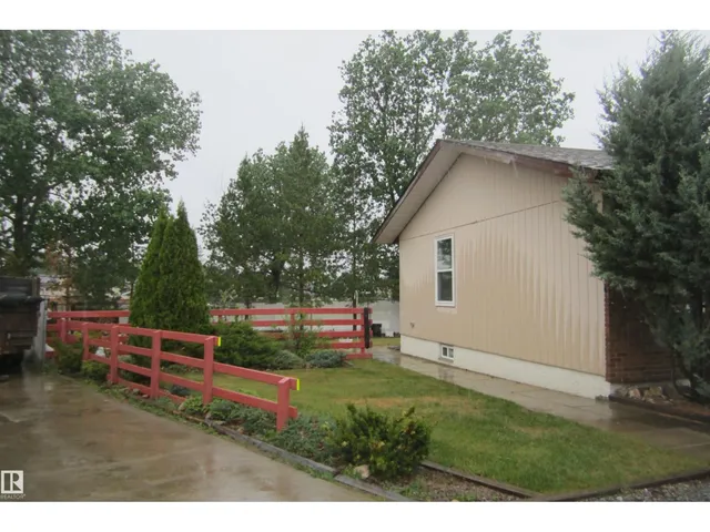3814 37 AV, Leduc 5