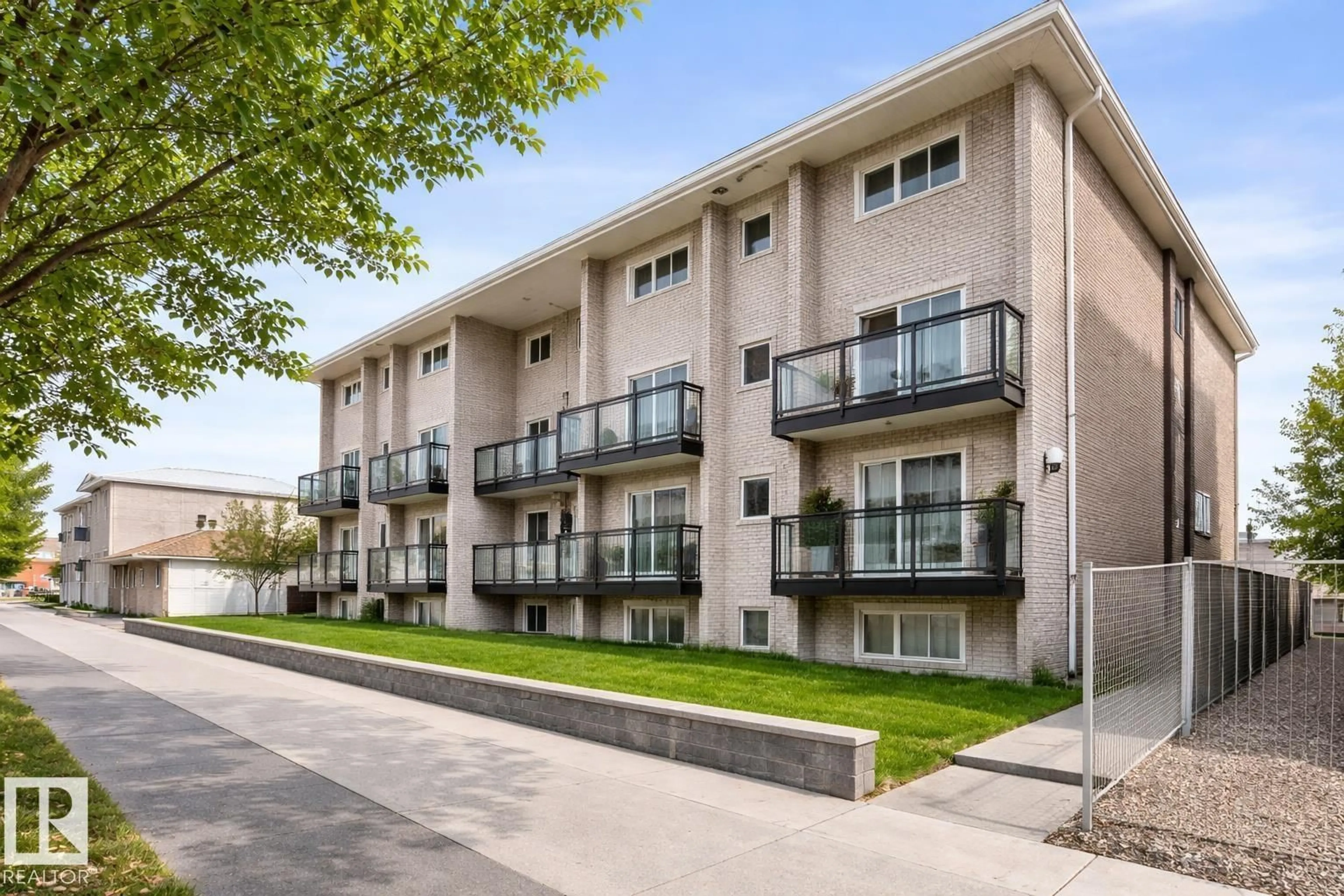 Patio, street for 109 - 11429 124 ST NW, Edmonton Alberta T5M0K4