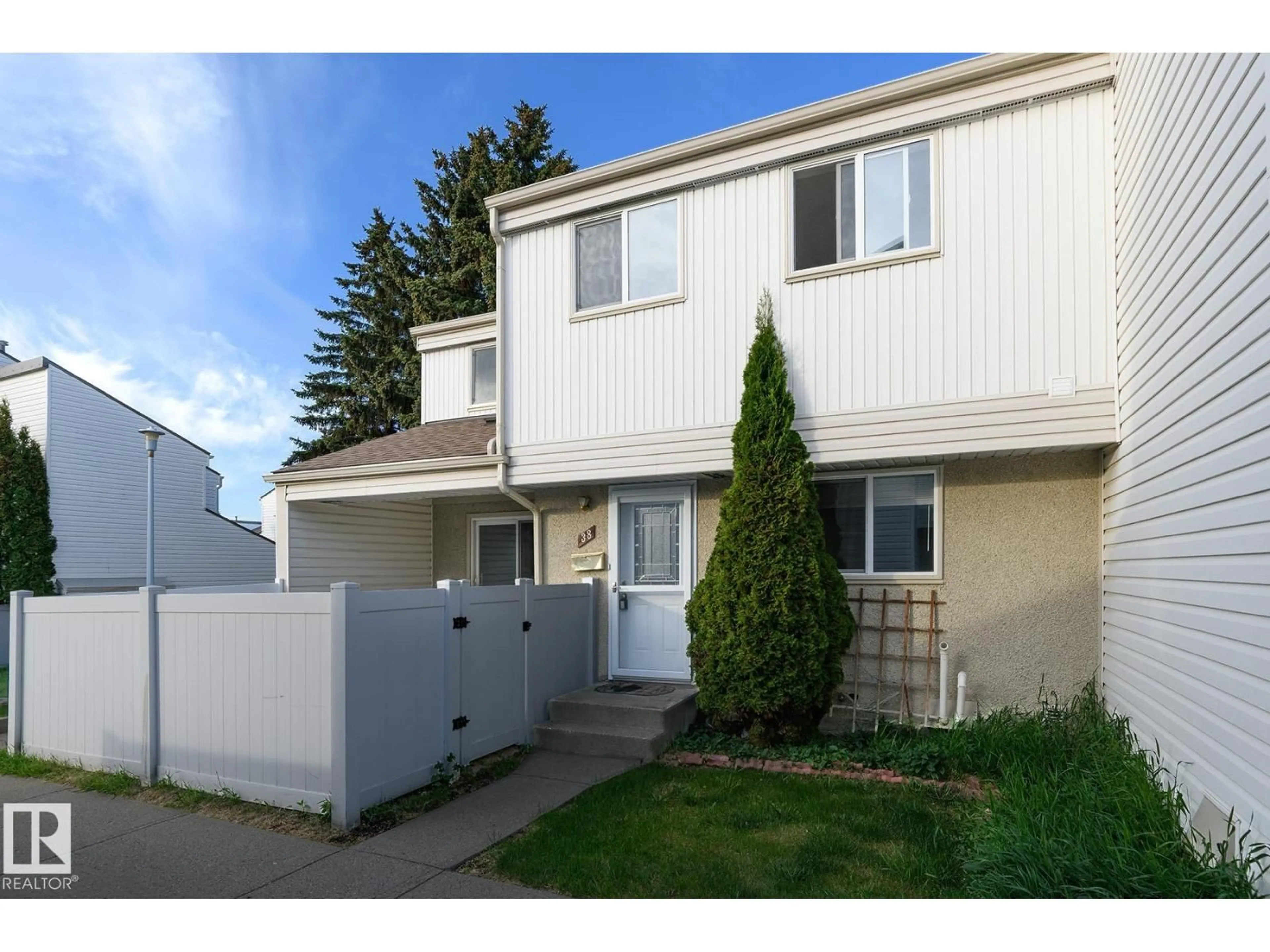 Home with vinyl exterior material, street for 38 WOODVALE VG, Edmonton Alberta T6L1W2