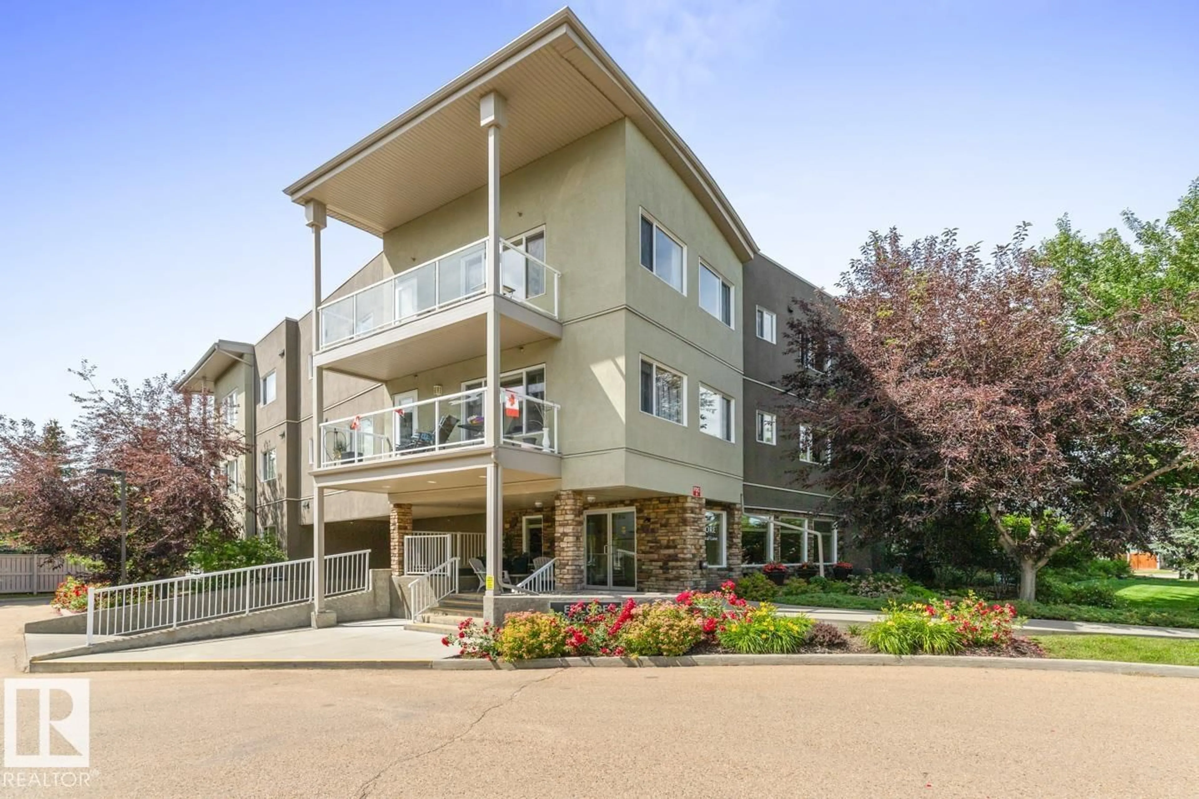 Patio, building for 308 CRYSTAL LN, Sherwood Park Alberta T8H0P2