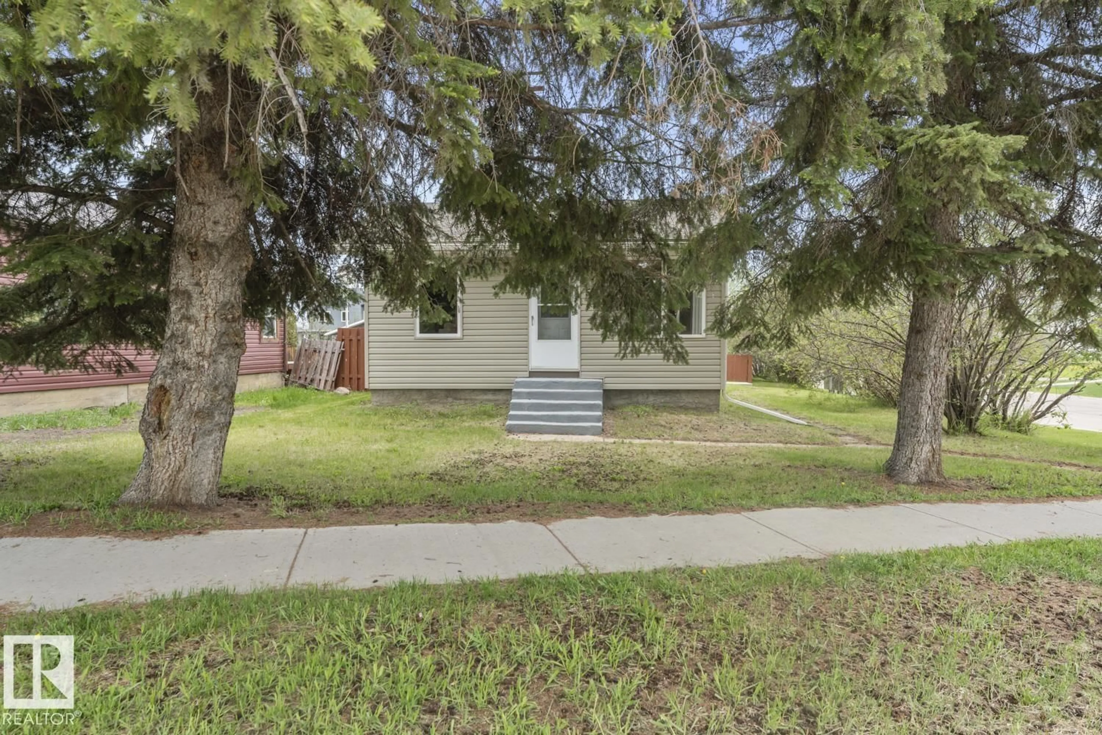 Unknown for 520 10 ST, Cold Lake Alberta T9M1A2