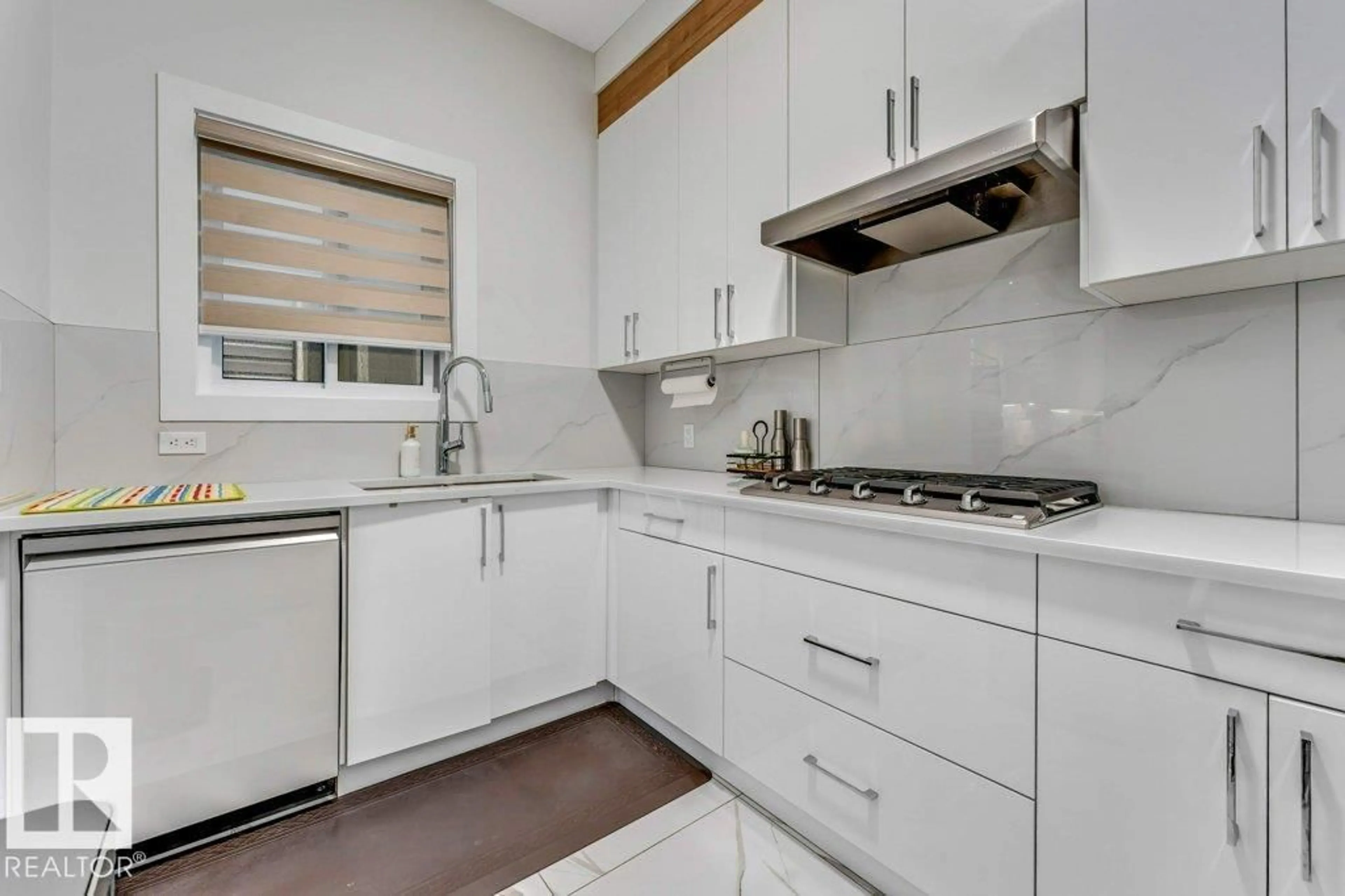 Standard kitchen, ceramic/tile floor for 1760 18 ST, Edmonton Alberta T6T2N2