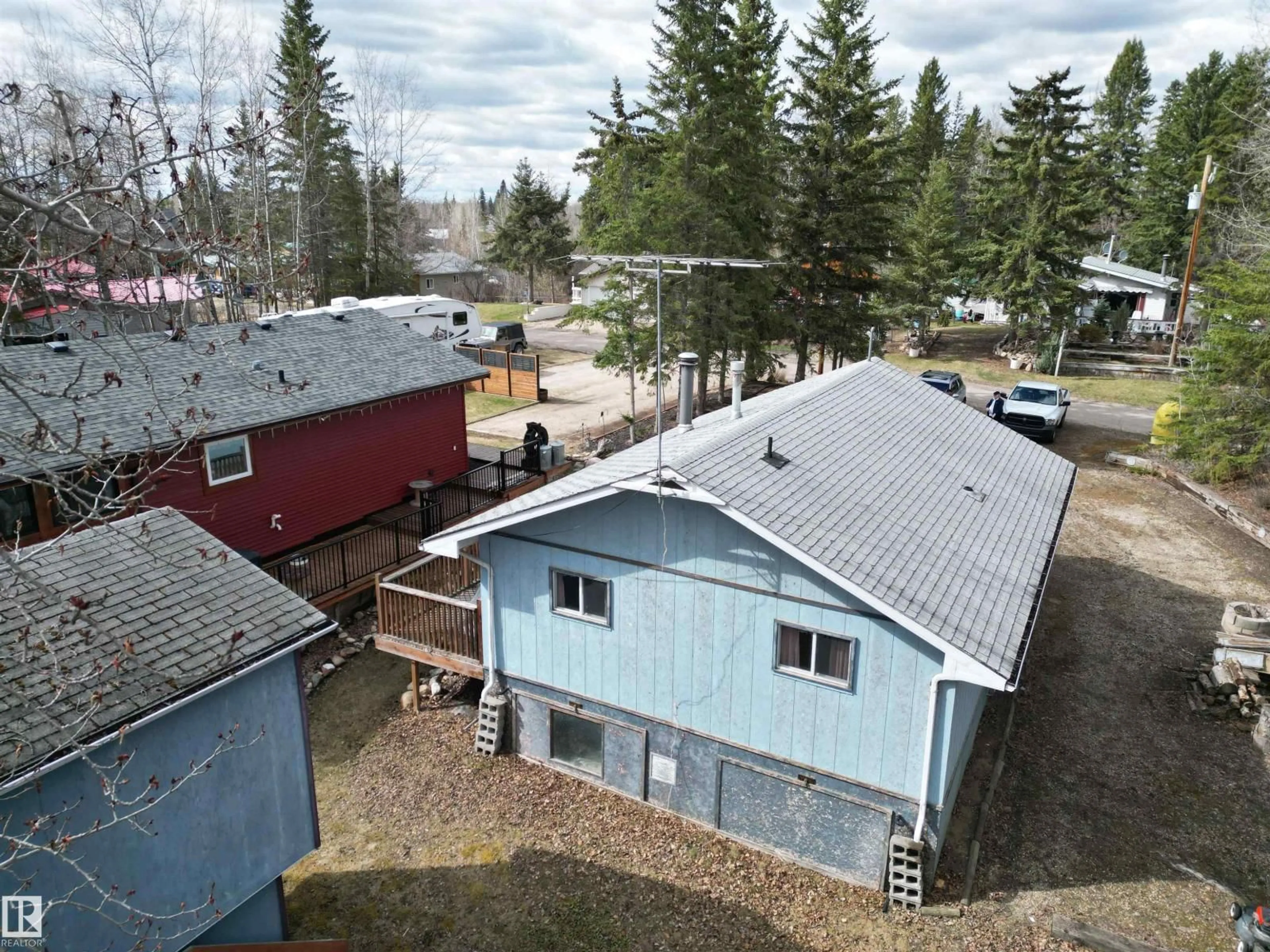 A pic from outside/outdoor area/front of a property/back of a property/a pic from drone, unknown for 54114 RGE ROAD 52, Rural Lac Ste. Anne County Alberta T0E1H0
