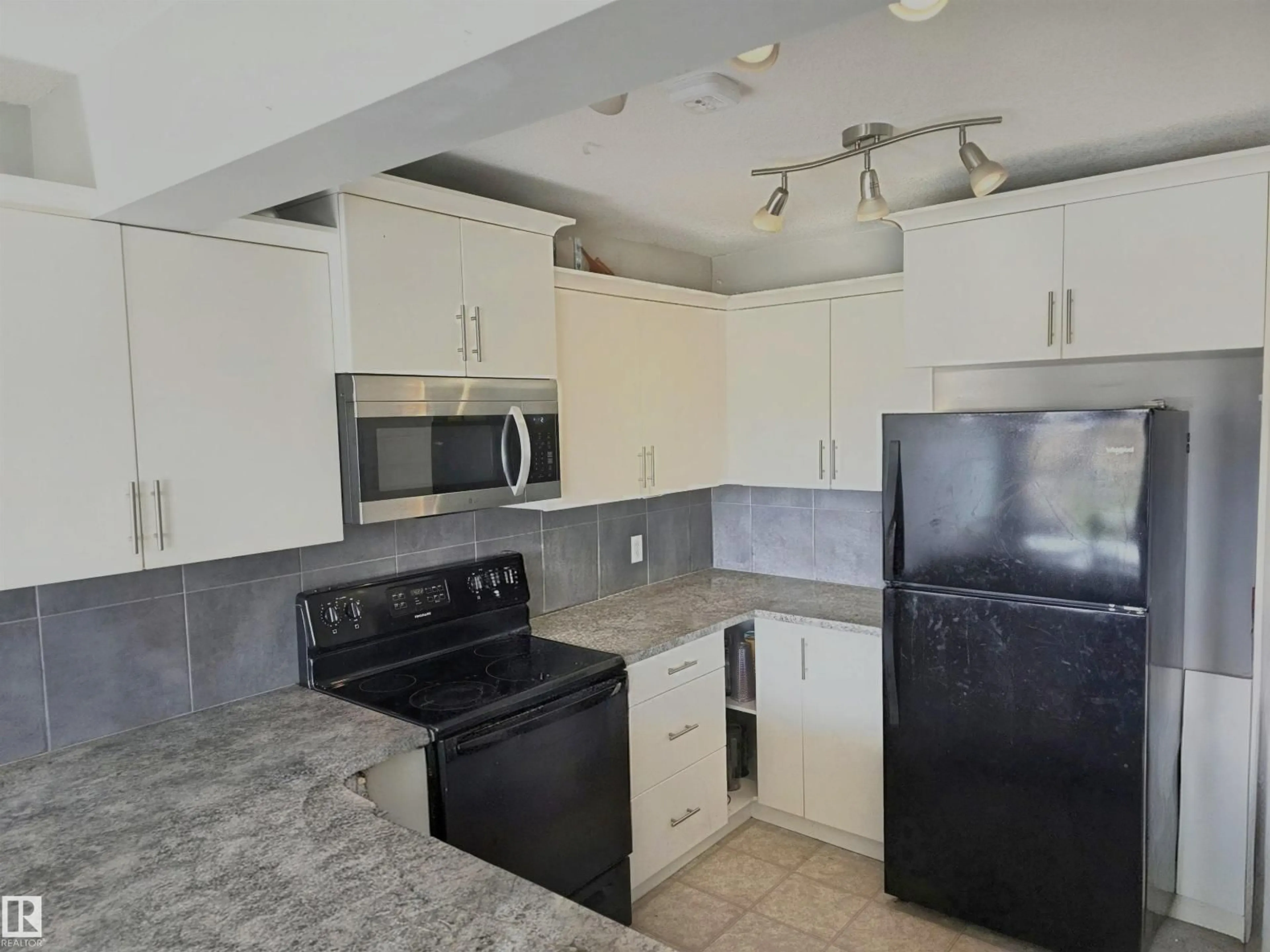 Standard kitchen, ceramic/tile floor for 48 DUNLOP WD, Leduc Alberta T9E0N3