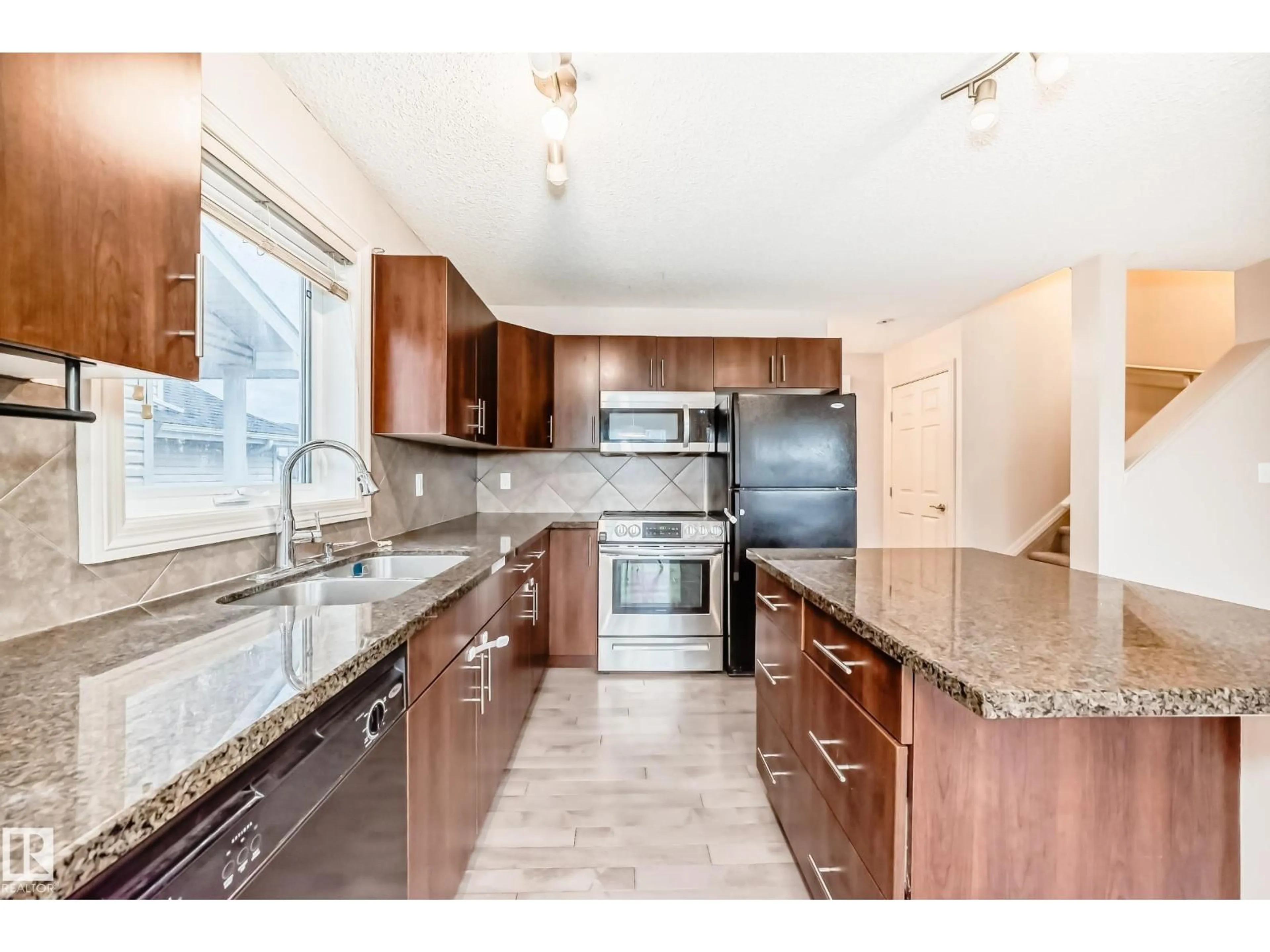 Open concept kitchen, ceramic/tile floor for 1285 CUNNINGHAM DR, Edmonton Alberta T6W0R7