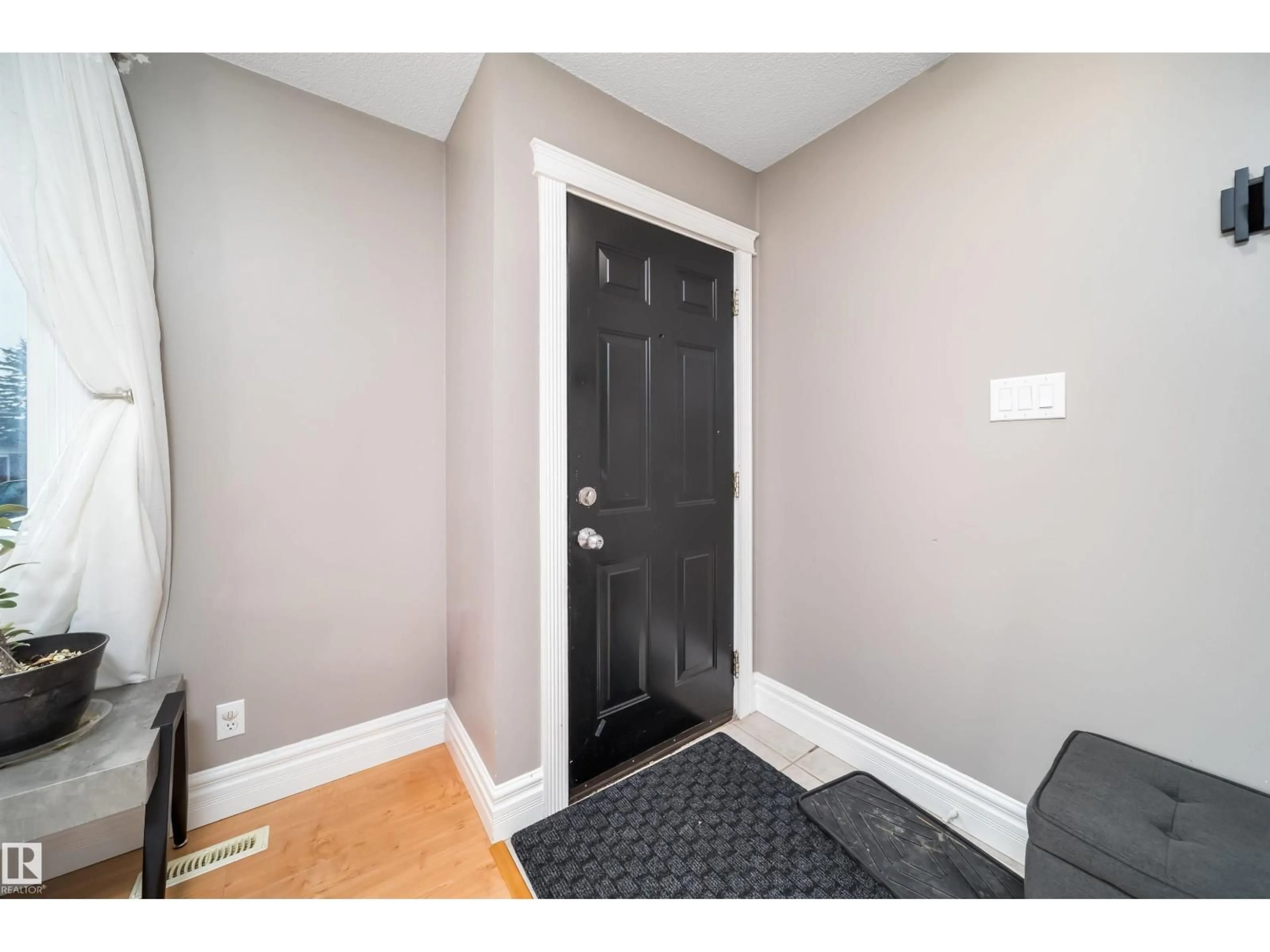 Indoor entryway for 8512 142A AV, Edmonton Alberta T5E2G7