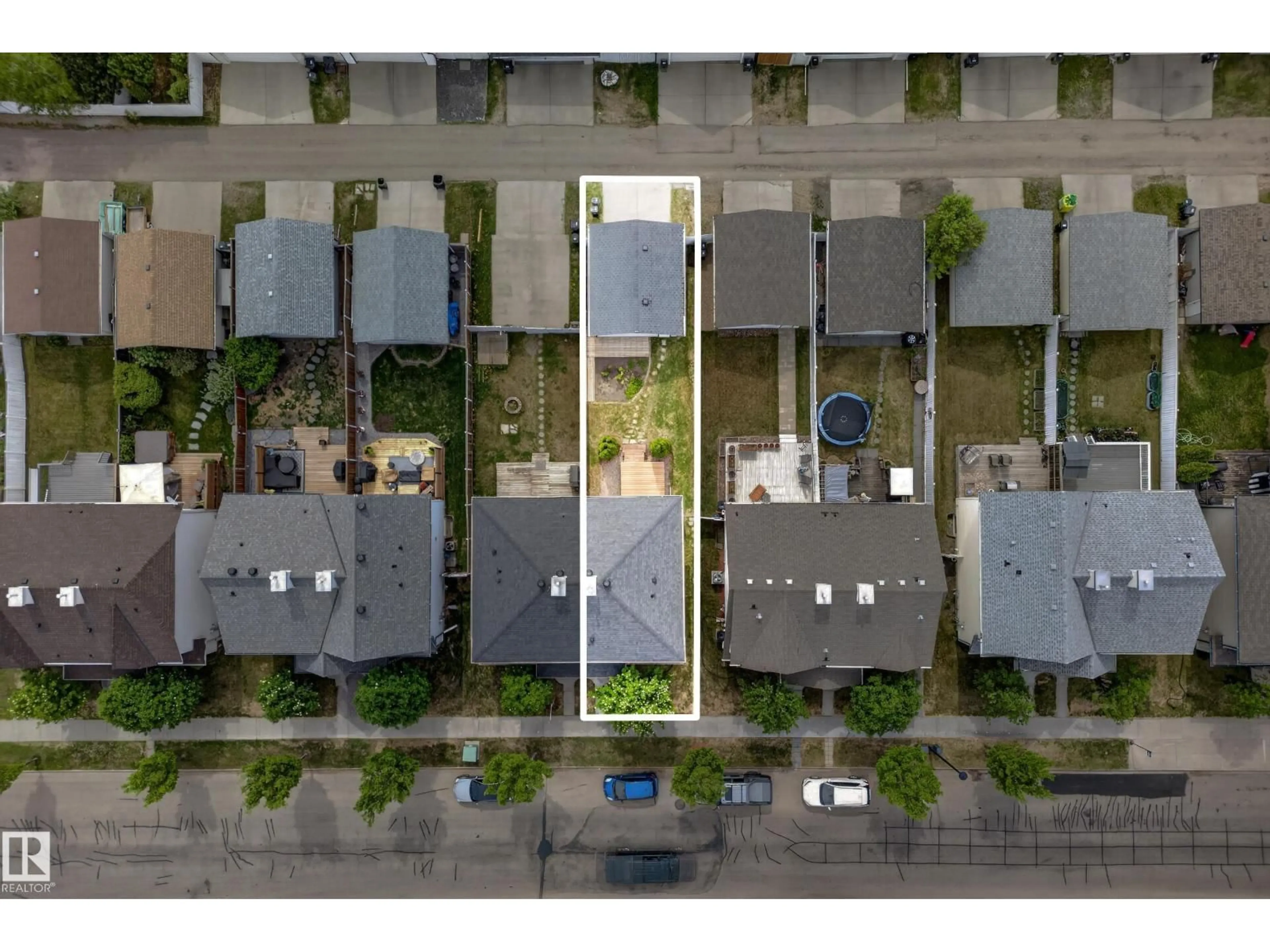 A pic from outside/outdoor area/front of a property/back of a property/a pic from drone, street for 5917 SOUTH TERWILLEGAR BV, Edmonton Alberta T6R0A7