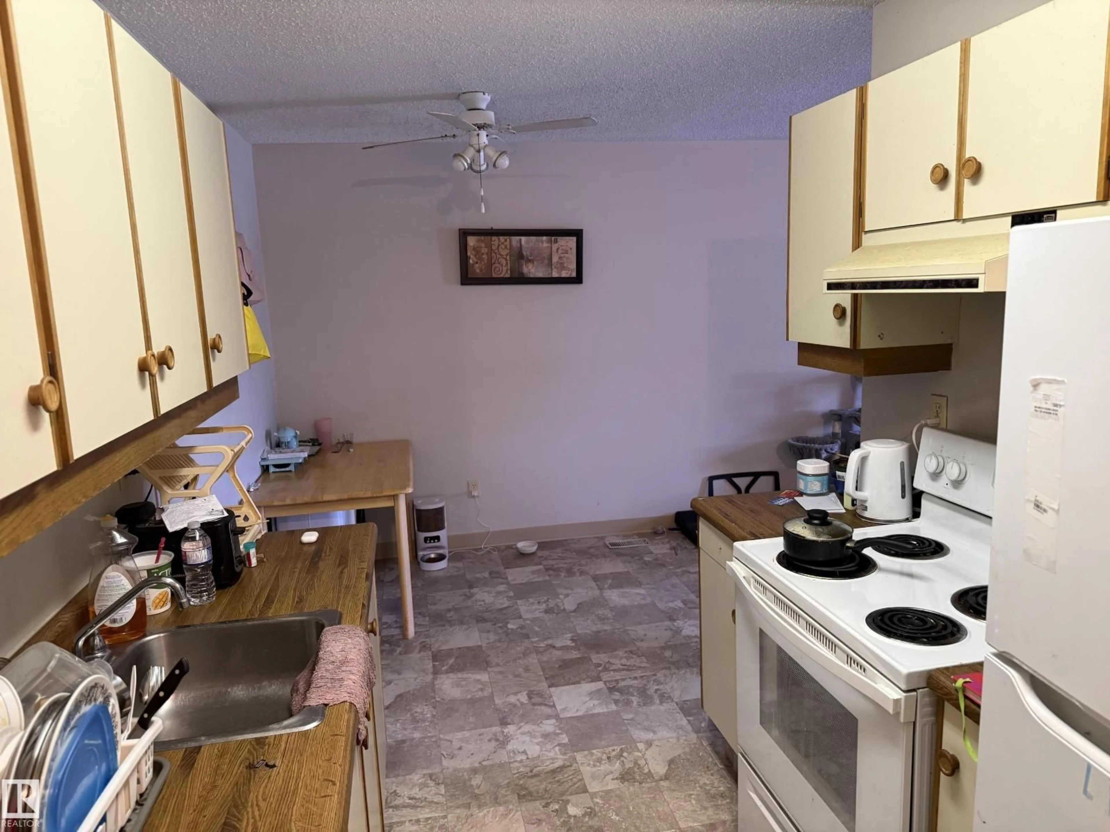Standard kitchen, unknown for 304 - 10604 110 AV, Edmonton Alberta T6G0T2