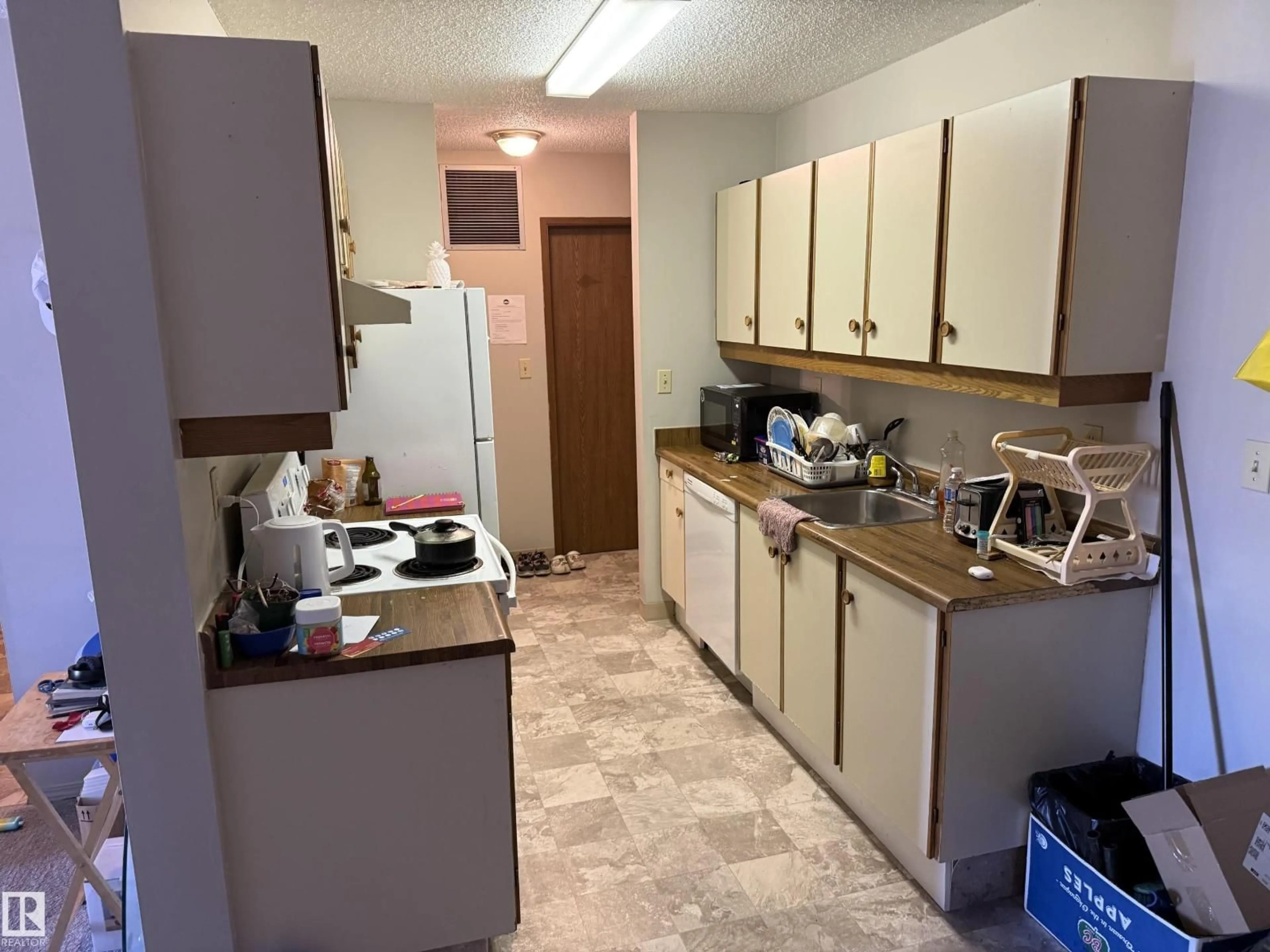 Standard kitchen, unknown for 304 - 10604 110 AV, Edmonton Alberta T6G0T2