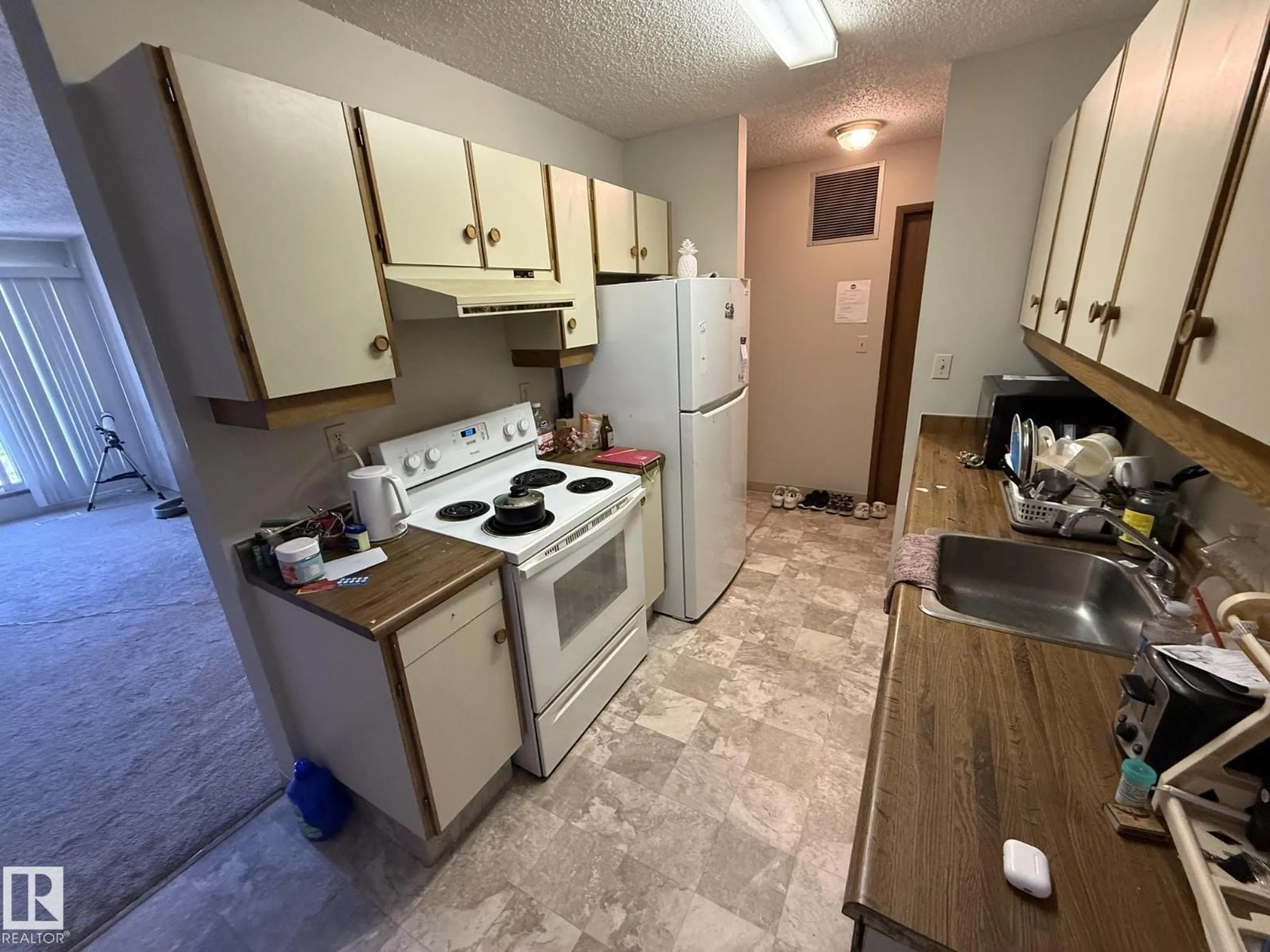 Standard kitchen, unknown for 304 - 10604 110 AV, Edmonton Alberta T6G0T2