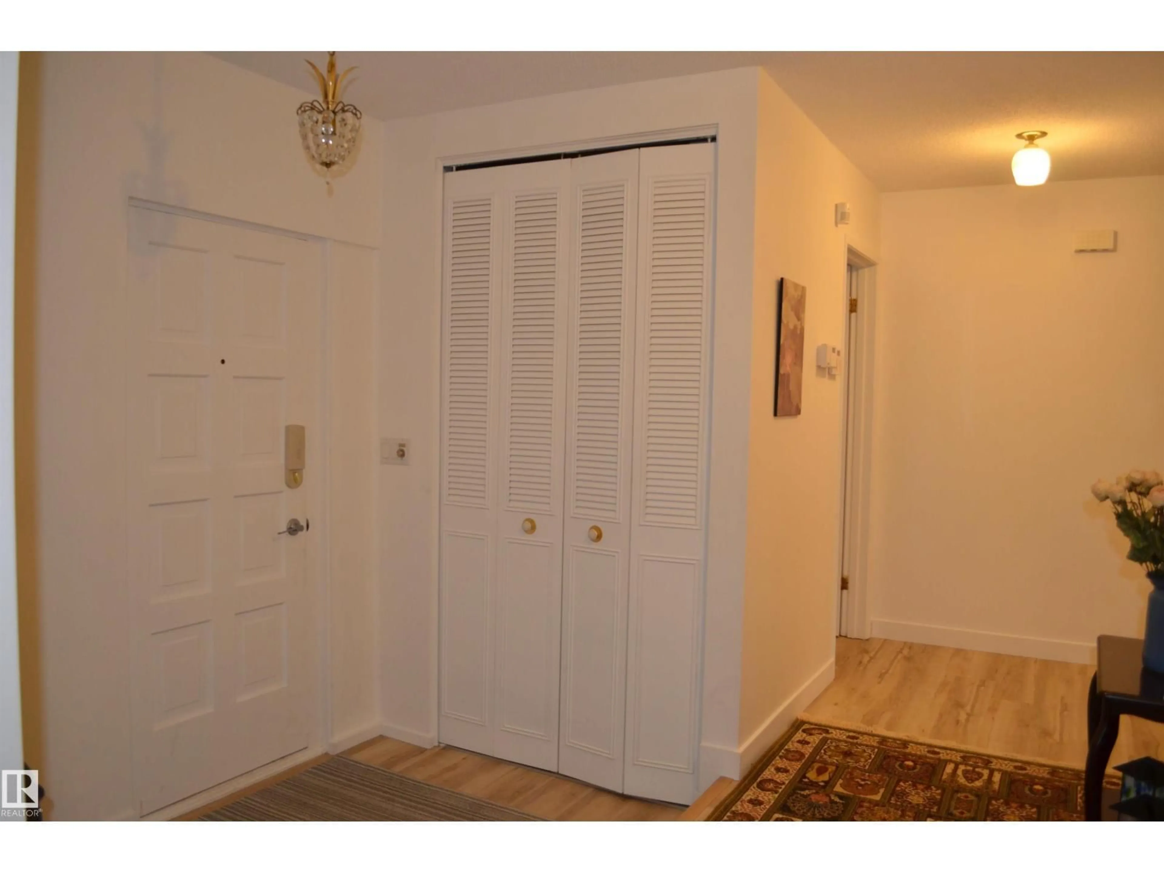 Indoor entryway for 68 MARLBORO RD, Edmonton Alberta T6J2C6