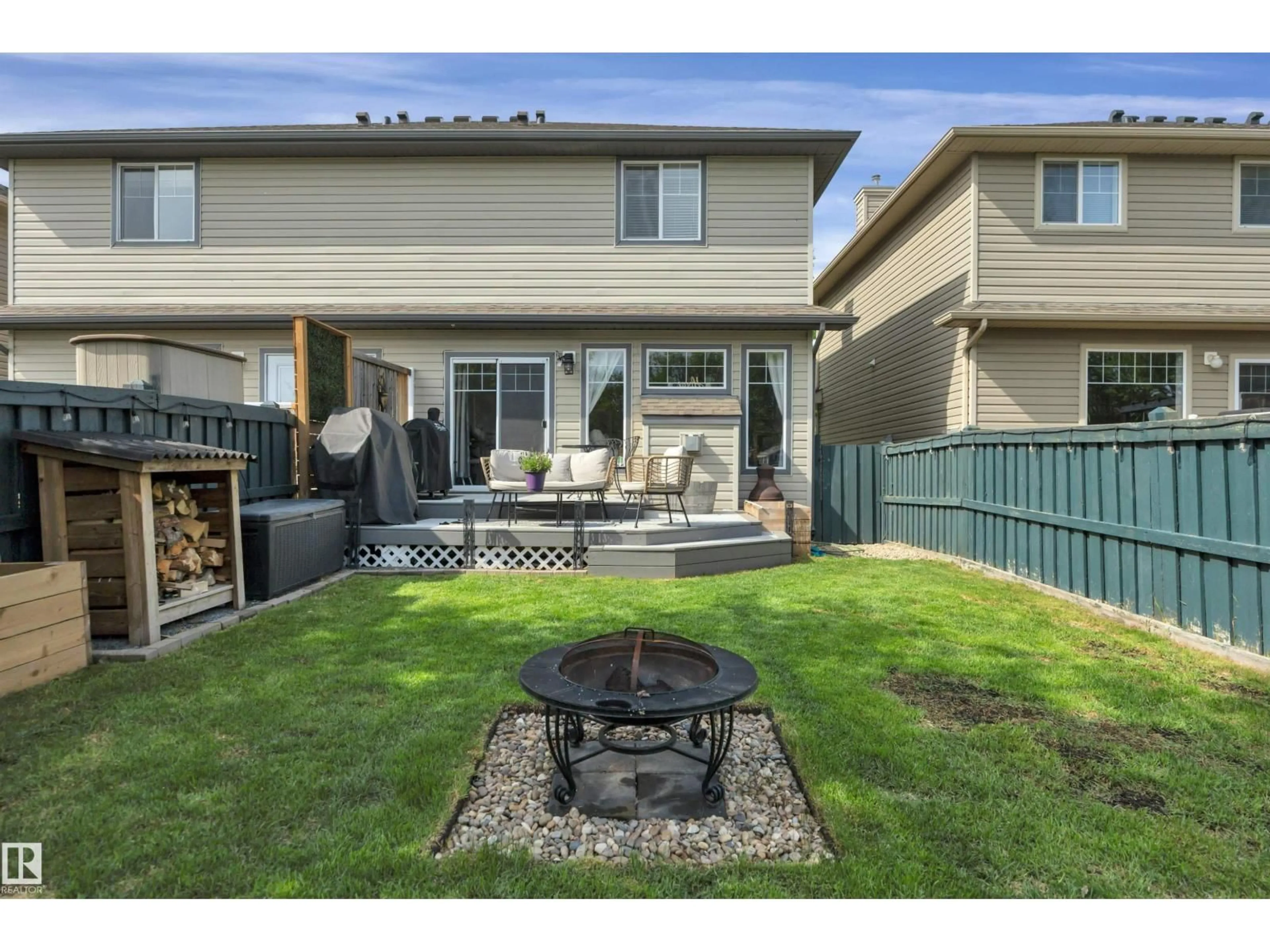 Patio, unknown for 12104 16 AV, Edmonton Alberta T6W1X3
