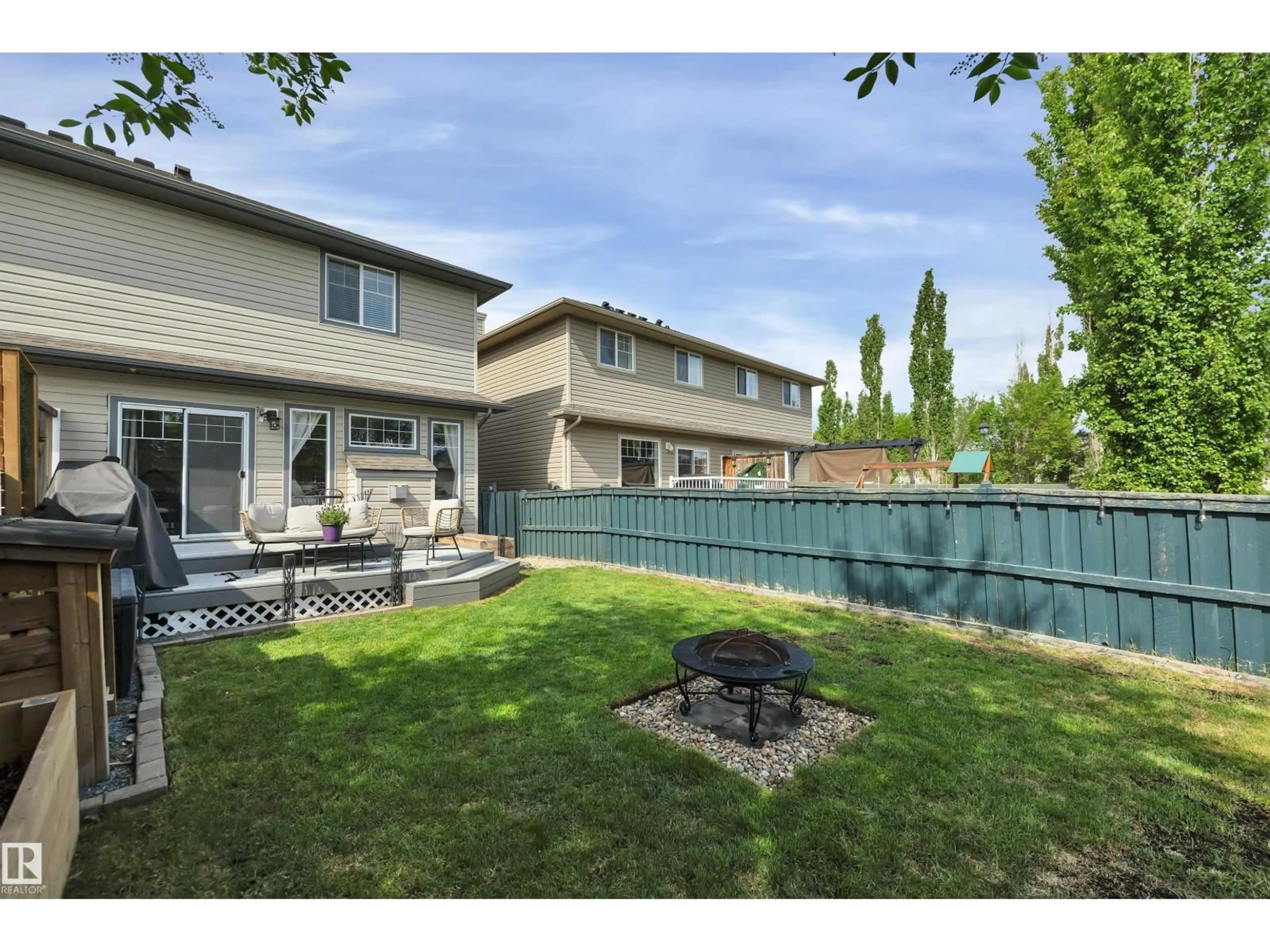Patio, unknown for 12104 16 AV, Edmonton Alberta T6W1X3