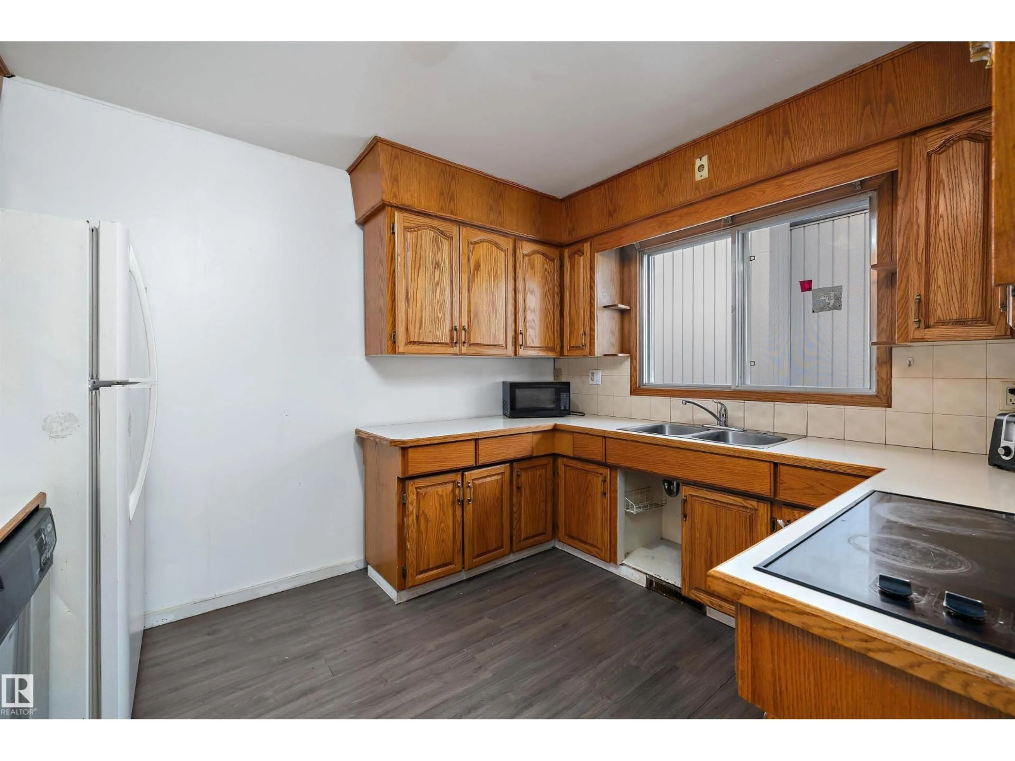 Standard kitchen, wood/laminate floor for 12303 115 AV, Edmonton Alberta T5H2Z7