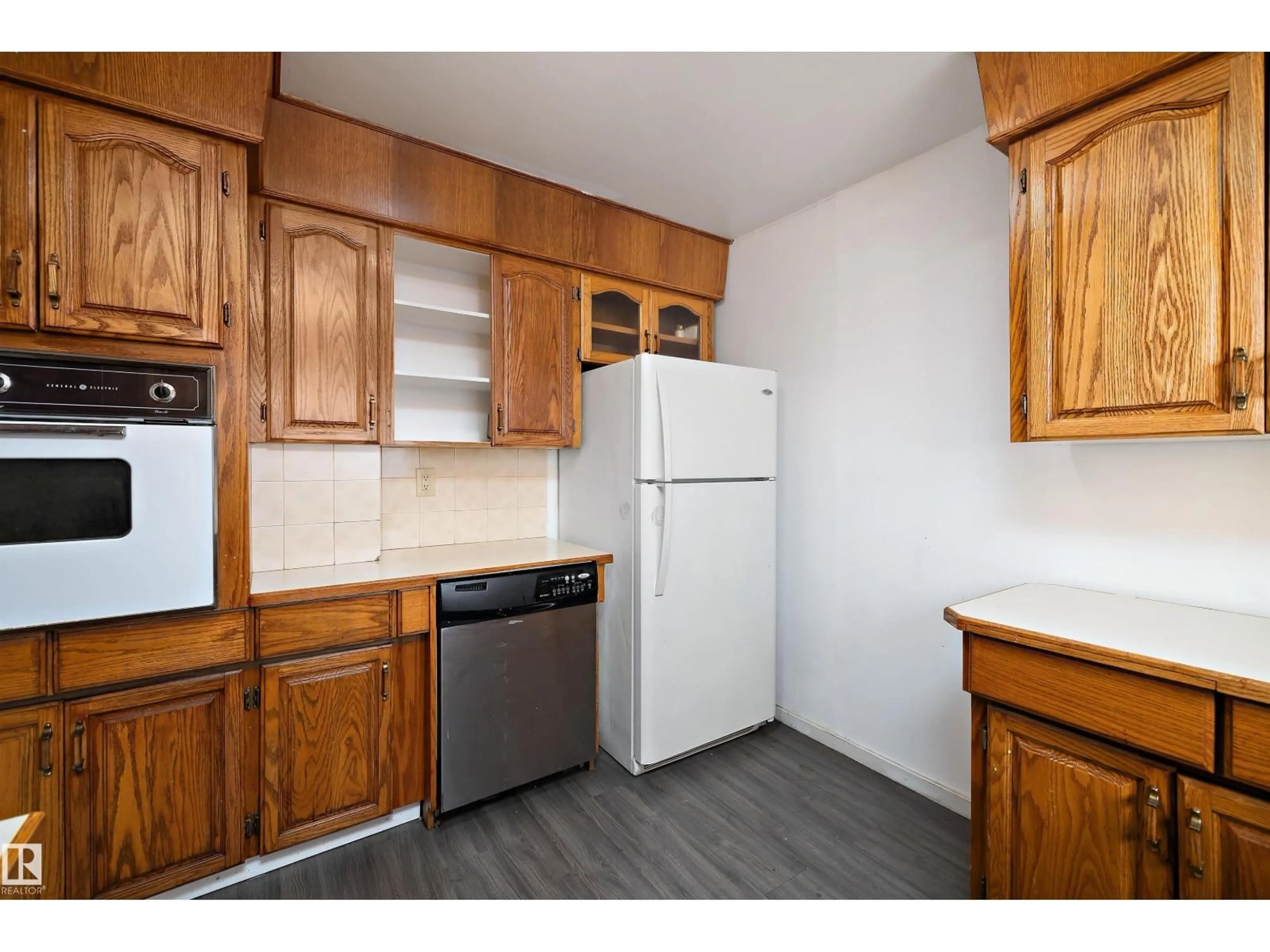 Standard kitchen, wood/laminate floor for 12303 115 AV, Edmonton Alberta T5H2Z7