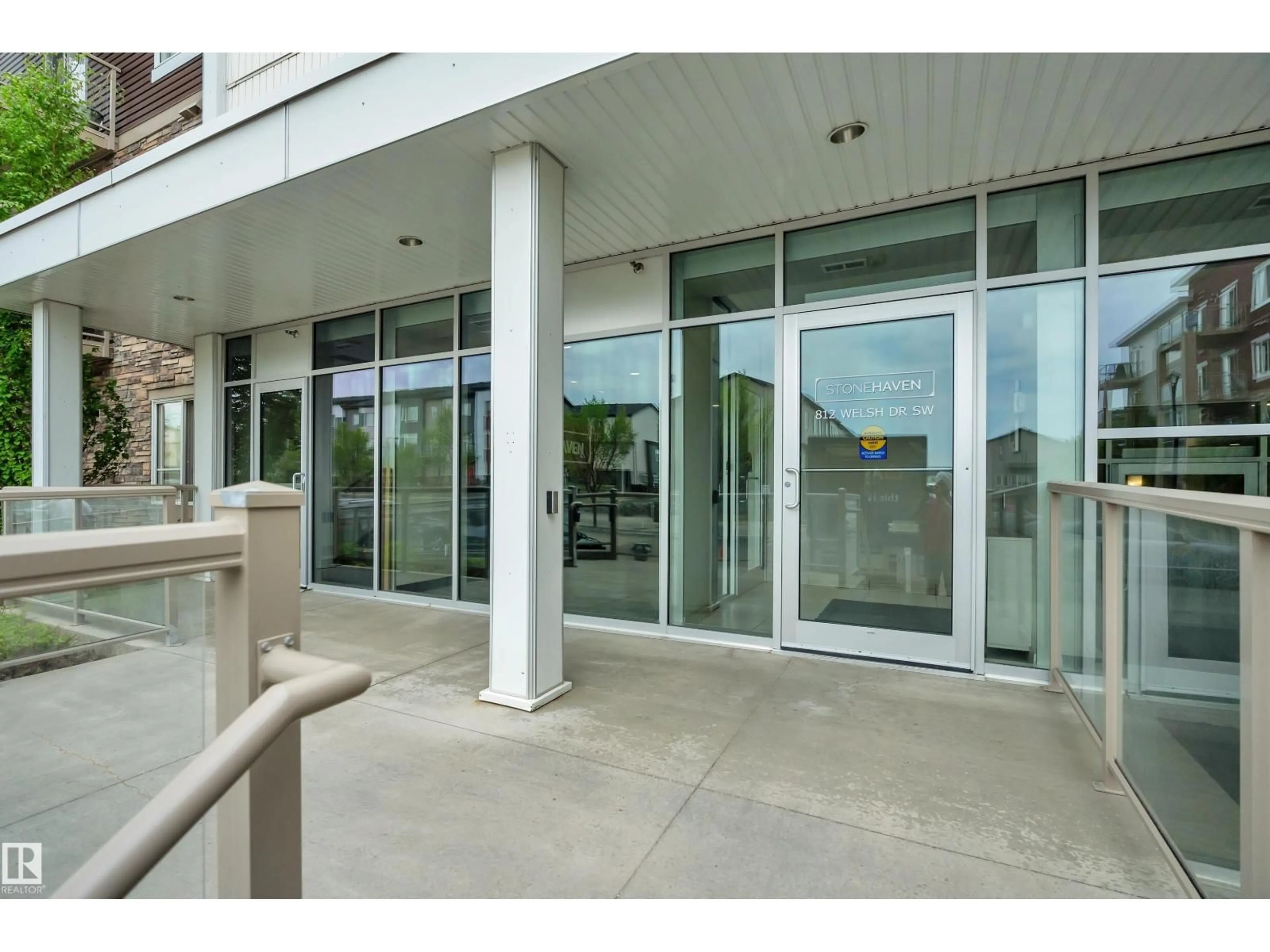 Indoor foyer for #214 - 812 WELSH DR, Edmonton Alberta T6X1Y7
