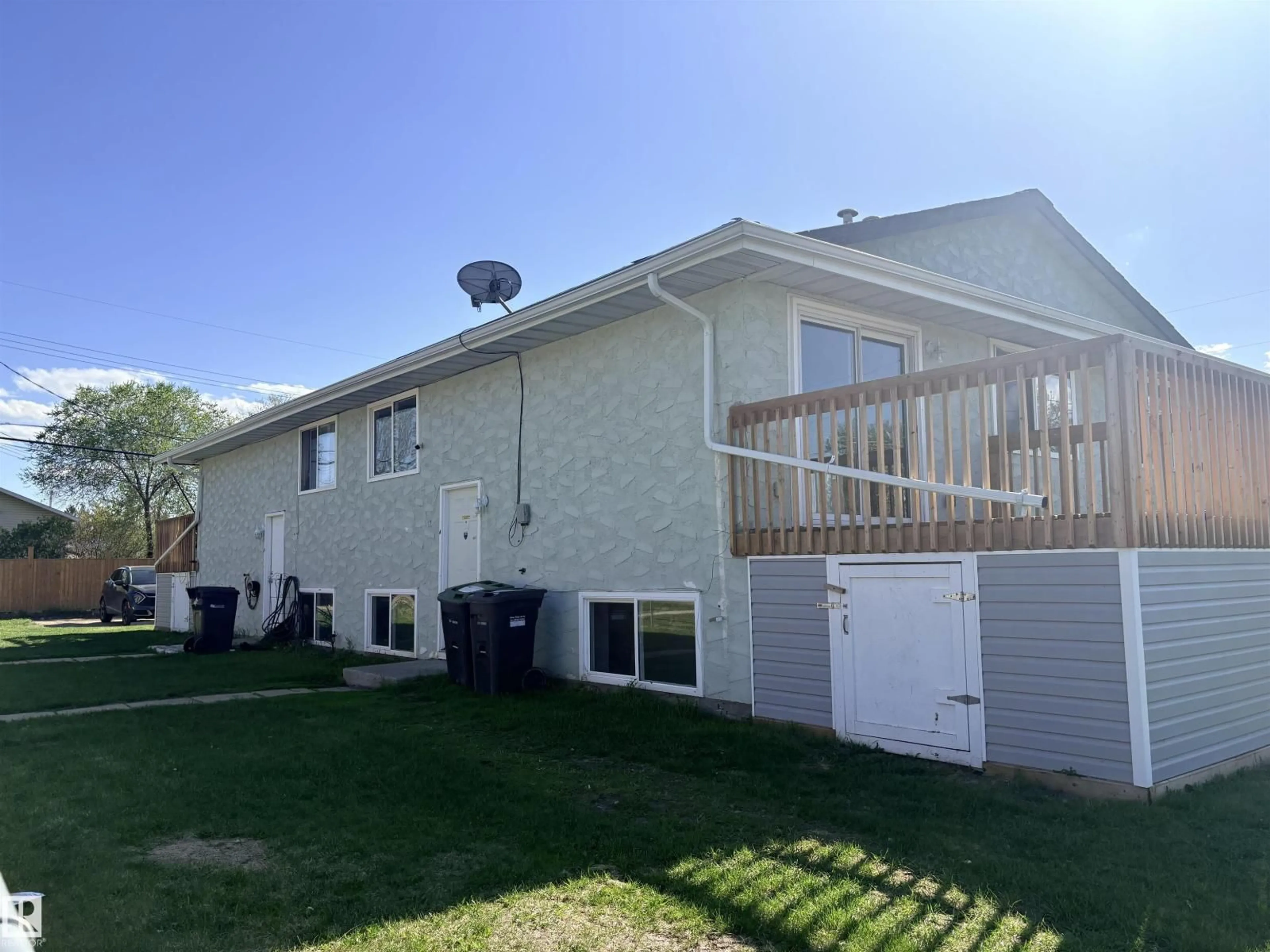 Home with vinyl exterior material, unknown for 4537 50 AV, Cold Lake Alberta T9M1Y8