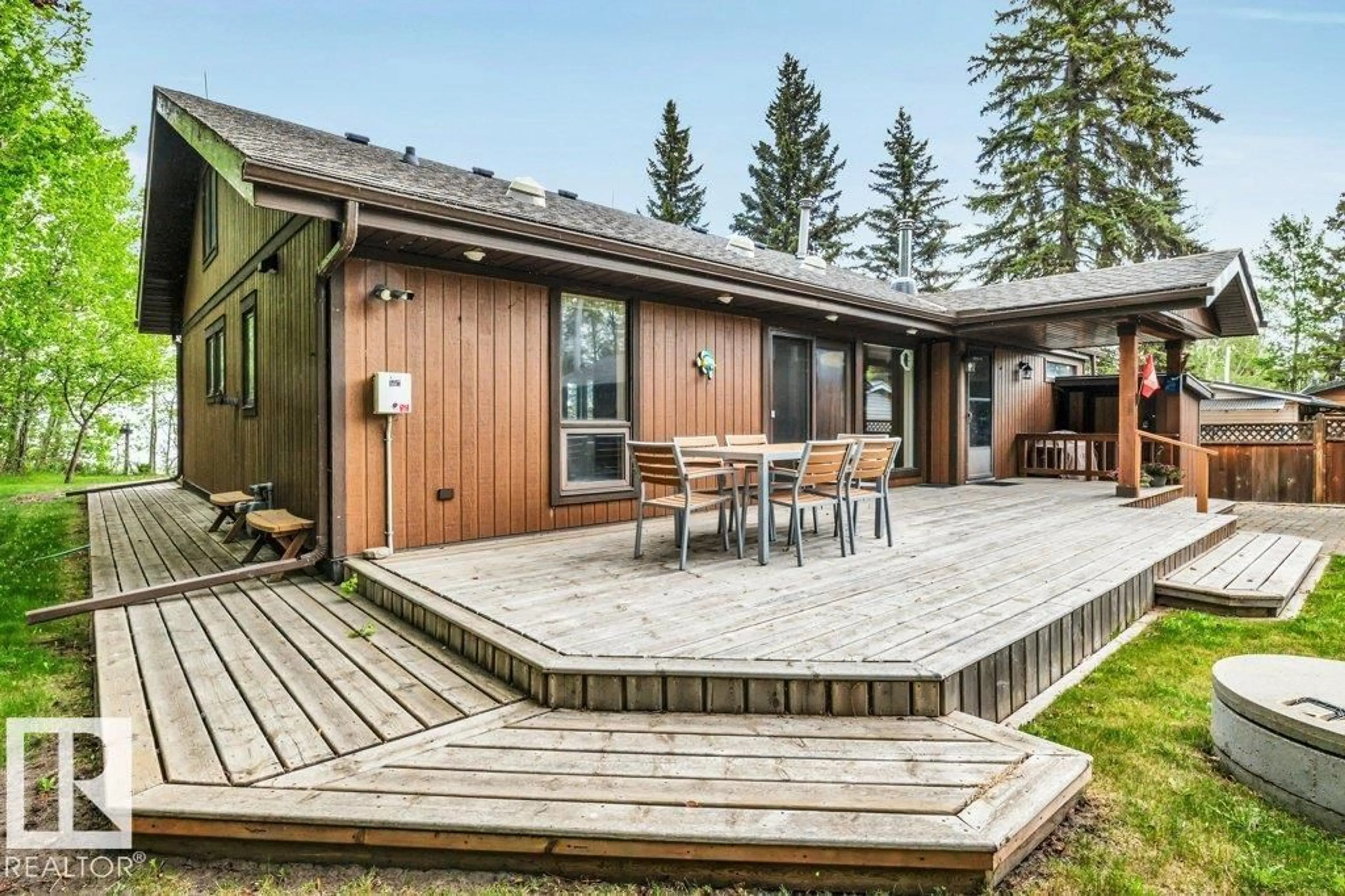Patio, street for 16 CAWSEY DRIVE, Rural Wetaskiwin County Alberta T0C2V0