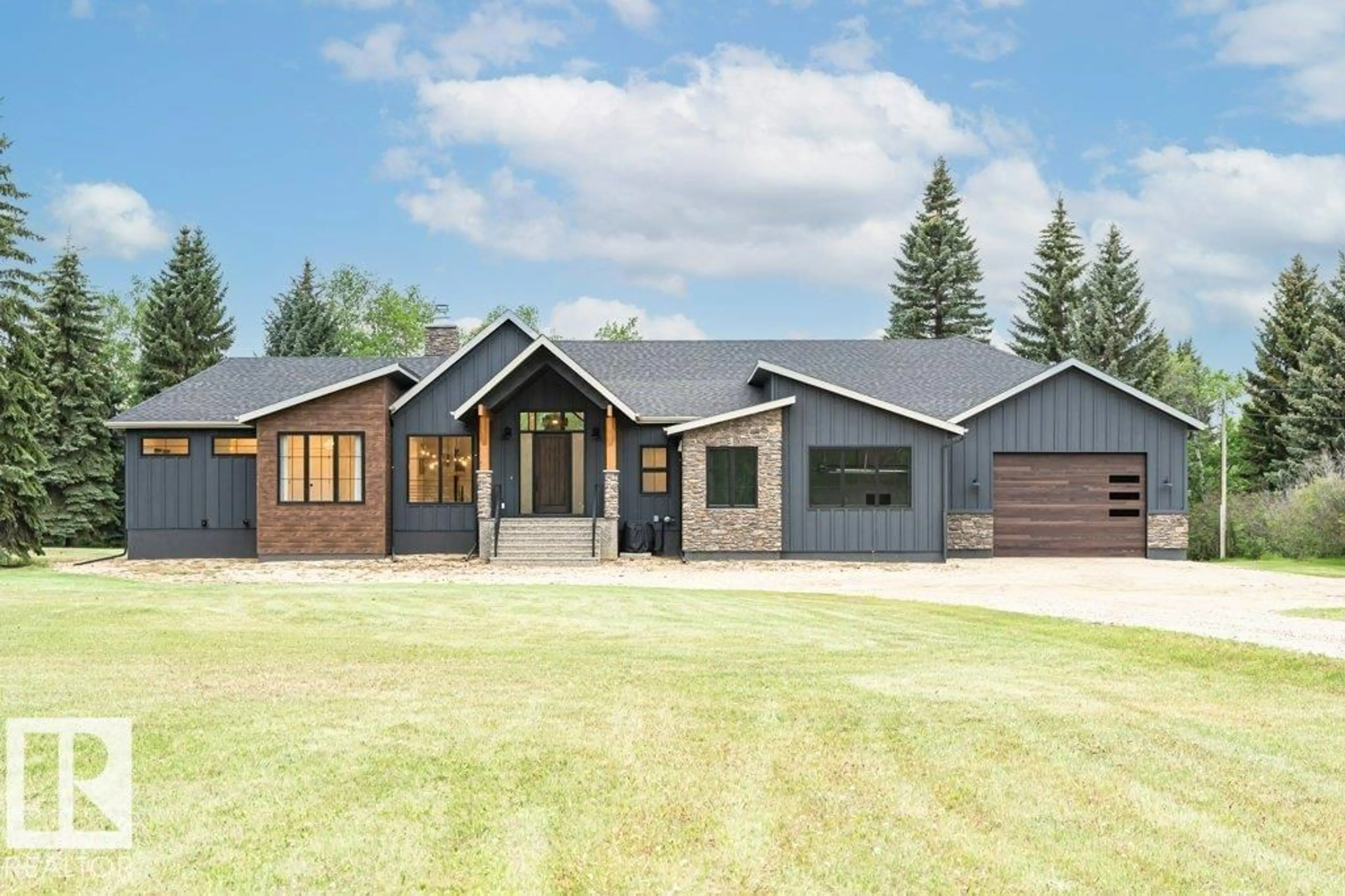 Home with vinyl exterior material, unknown for 13 - 55326 RGE ROAD 223, Rural Sturgeon County Alberta T8L5B2