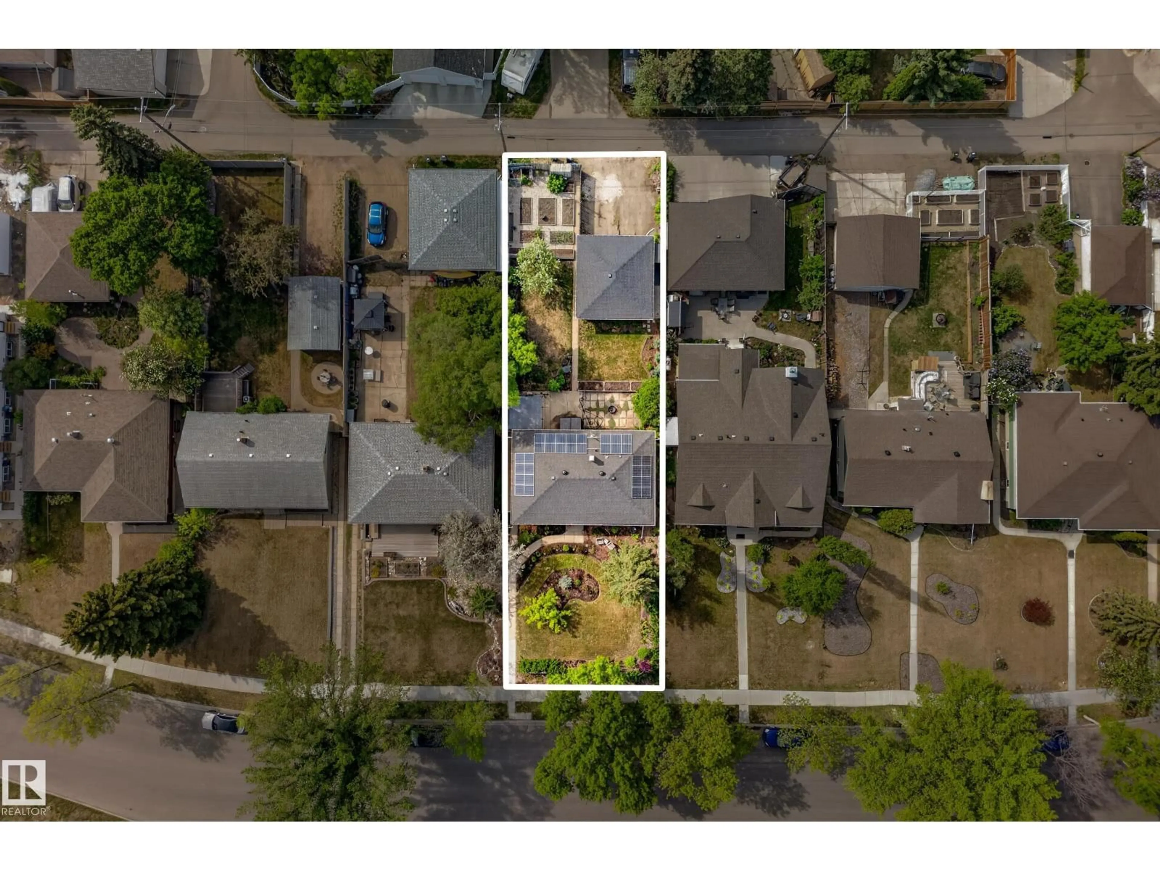 A pic from outside/outdoor area/front of a property/back of a property/a pic from drone, street for NW - 13619 109 AV, Edmonton Alberta T5M2G8