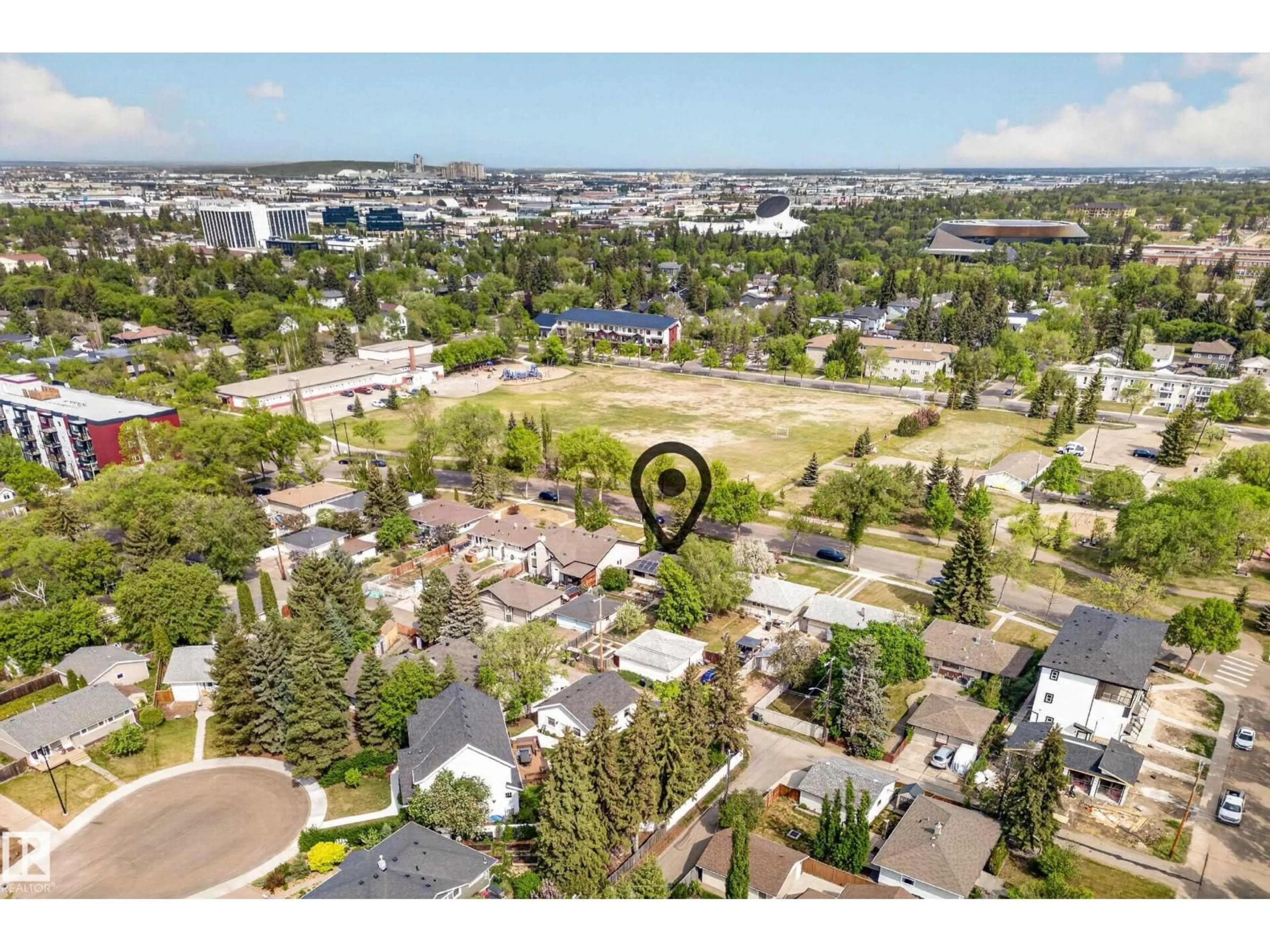 A pic from outside/outdoor area/front of a property/back of a property/a pic from drone, street for NW - 13619 109 AV, Edmonton Alberta T5M2G8