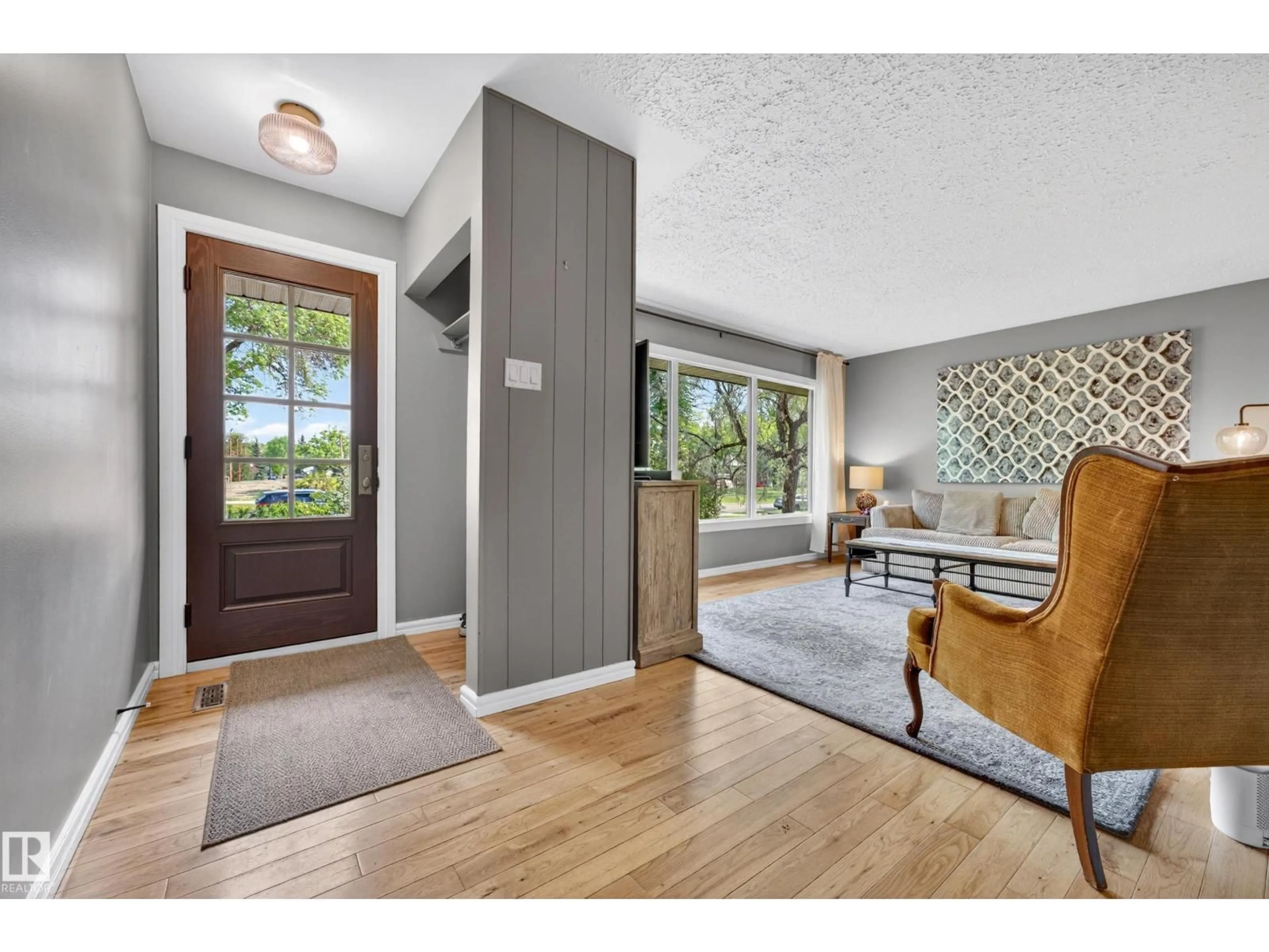 Indoor entryway for NW - 13619 109 AV, Edmonton Alberta T5M2G8