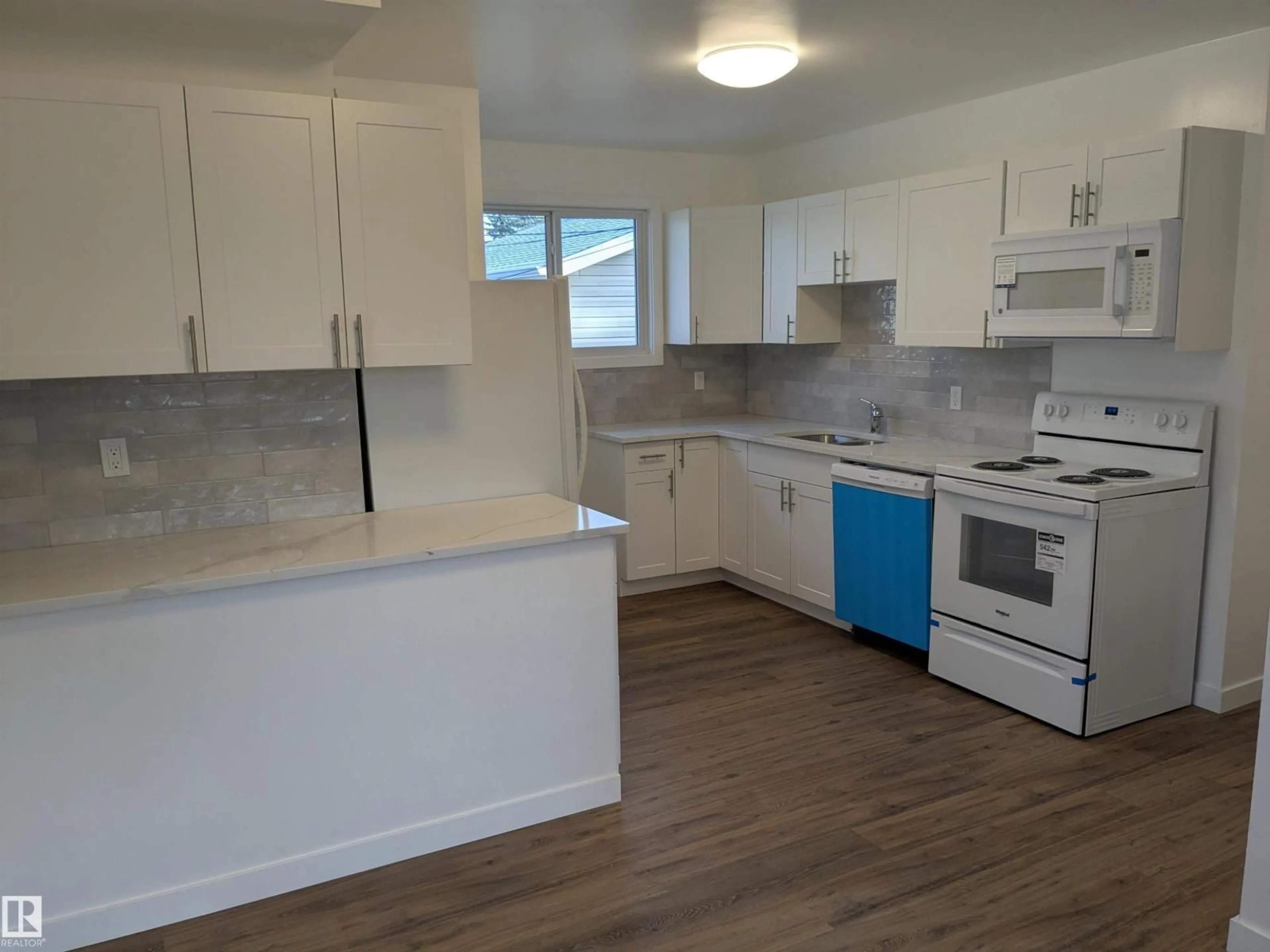 Standard kitchen, unknown for 13636 135A AV, Edmonton Alberta T5L3Z9