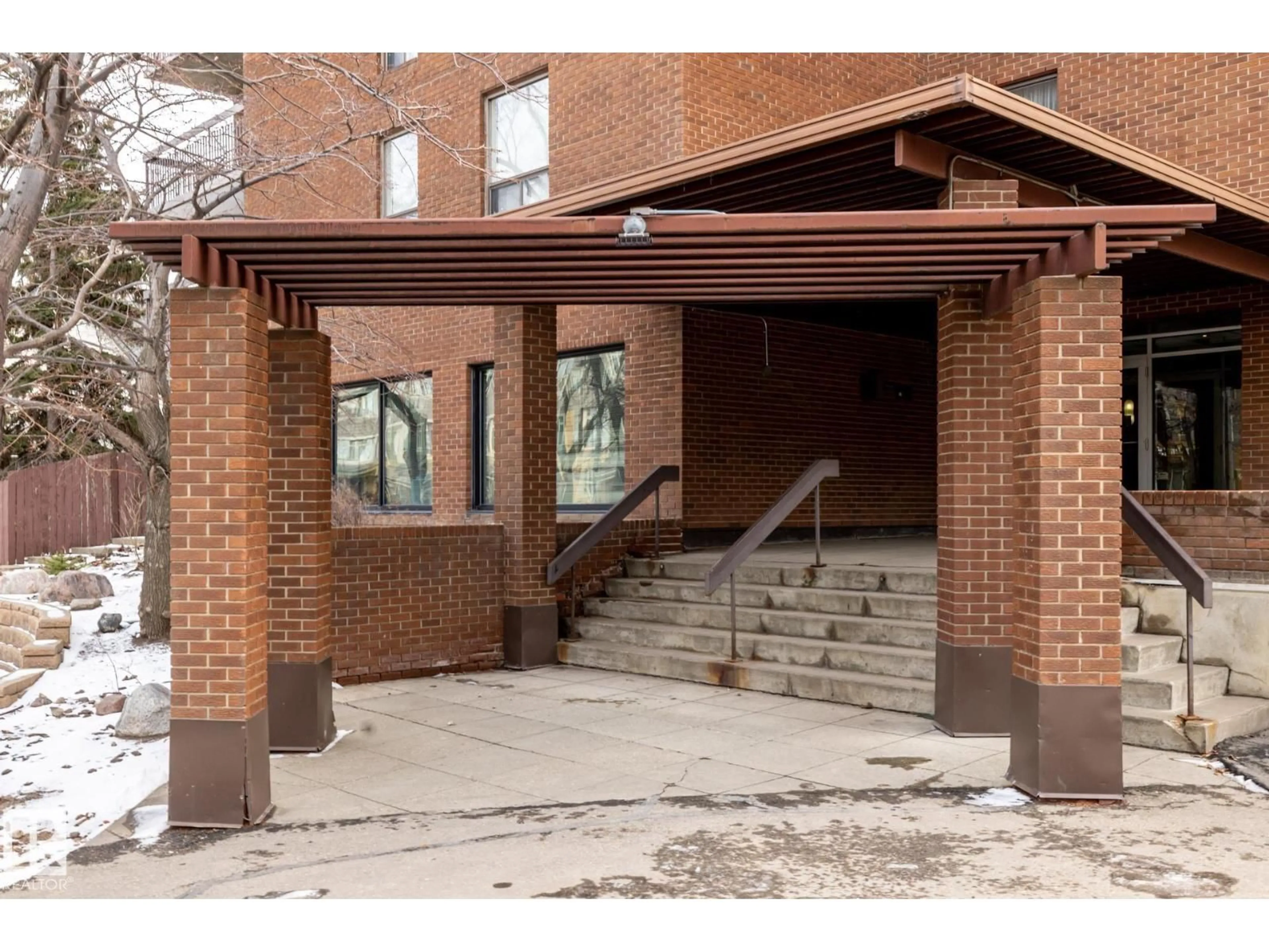 Indoor foyer for 402 - 11027 87 AV, Edmonton Alberta T6G2P9