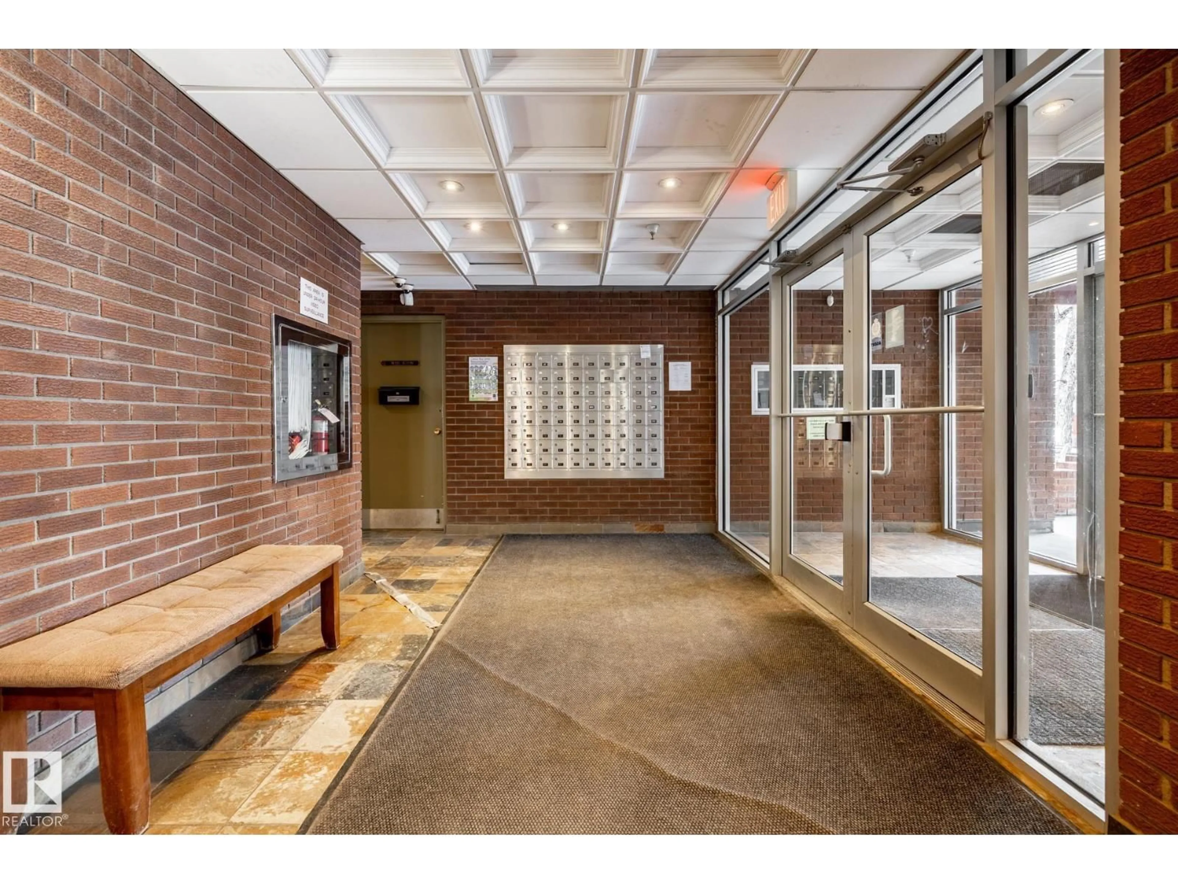 Indoor foyer for 402 - 11027 87 AV, Edmonton Alberta T6G2P9