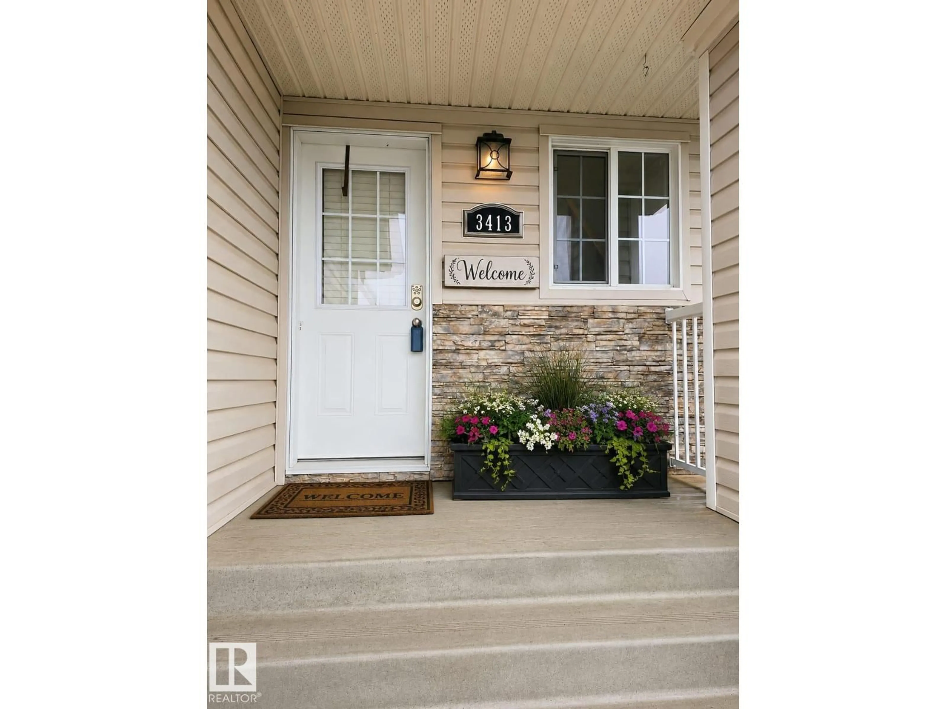 Indoor entryway for ST - 3413 50A CLOSE, Camrose Alberta T4V1J8