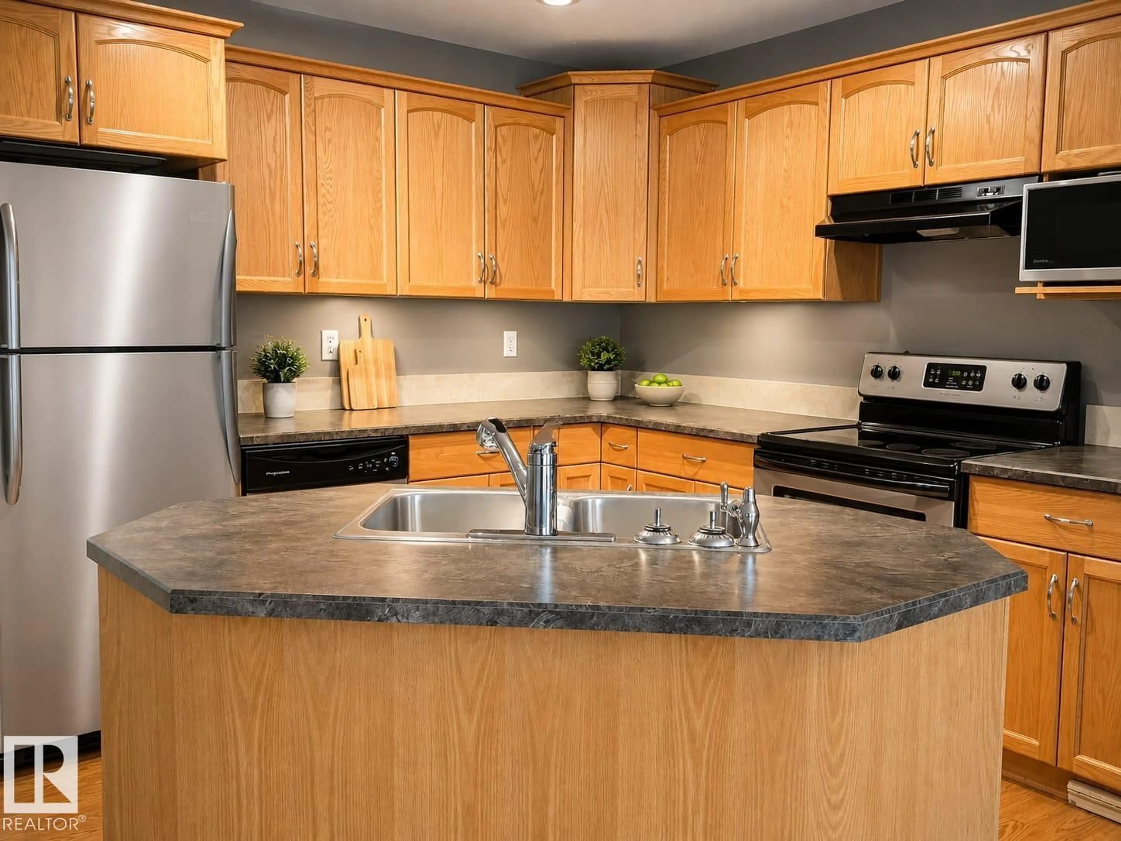 Standard kitchen, unknown for ST - 3413 50A CLOSE, Camrose Alberta T4V1J8