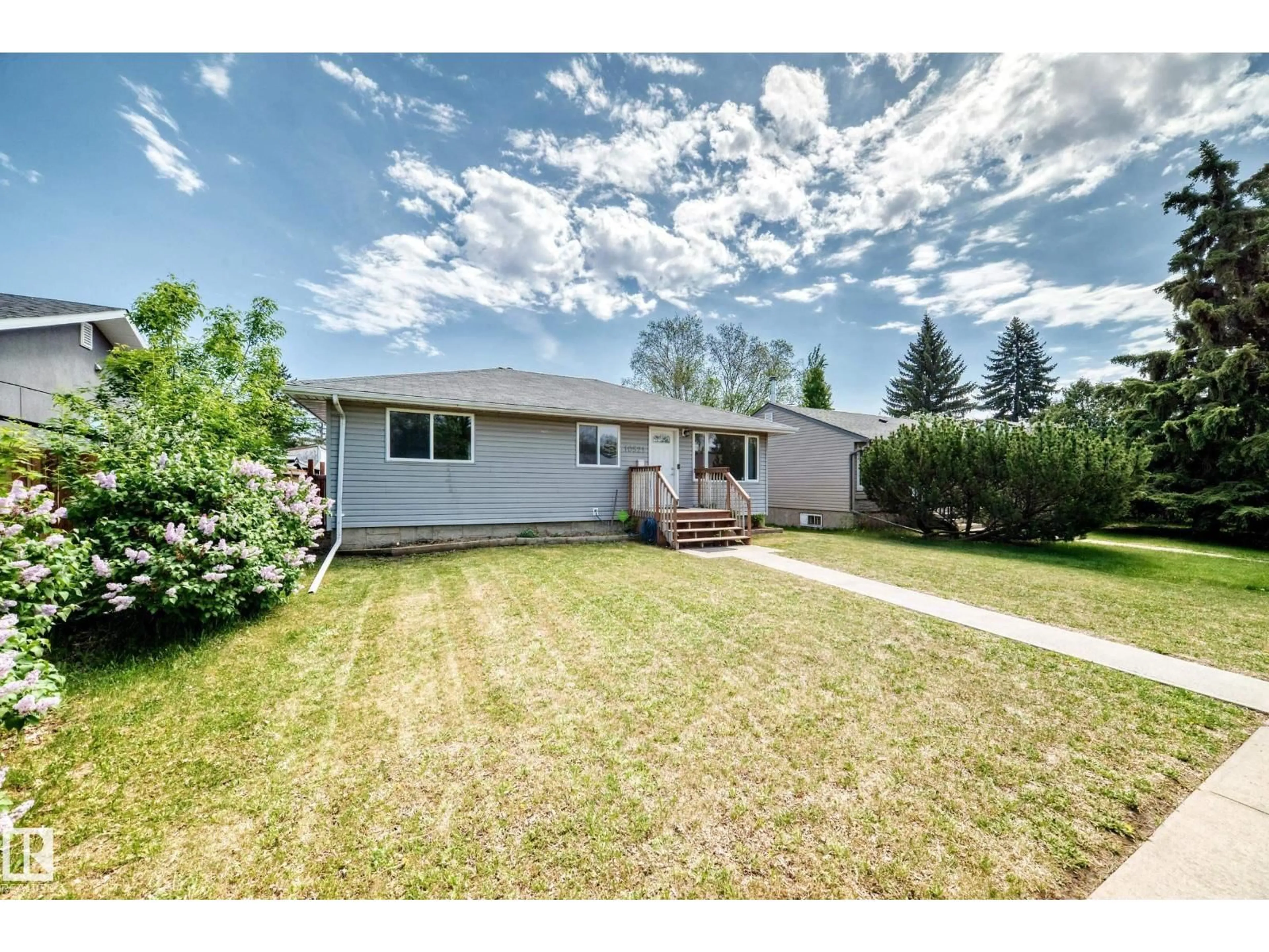 A pic from outside/outdoor area/front of a property/back of a property/a pic from drone, street for NW - 10521 163 ST, Edmonton Alberta T5P3P2